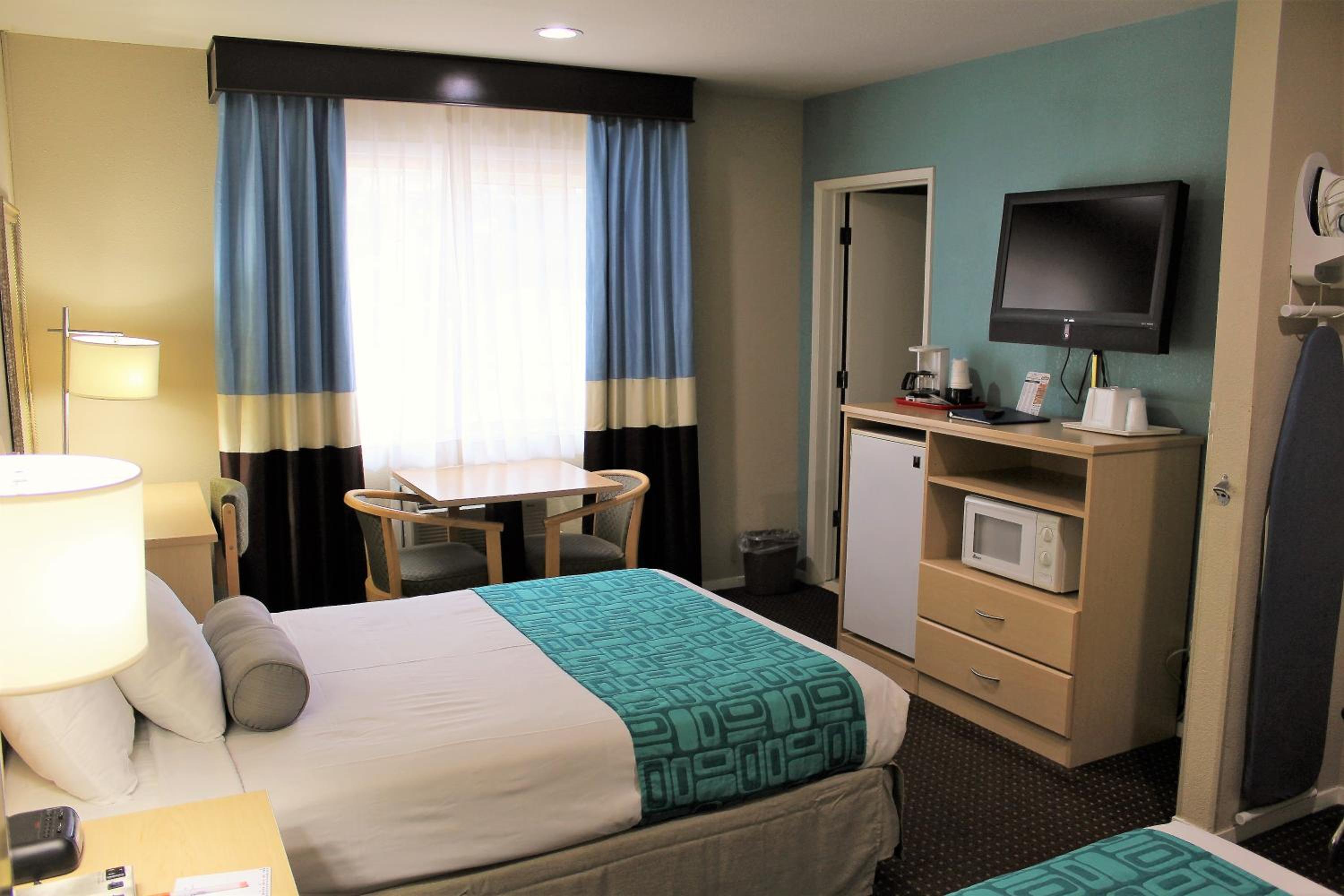 Standard Room with Two Double Beds, photo 7