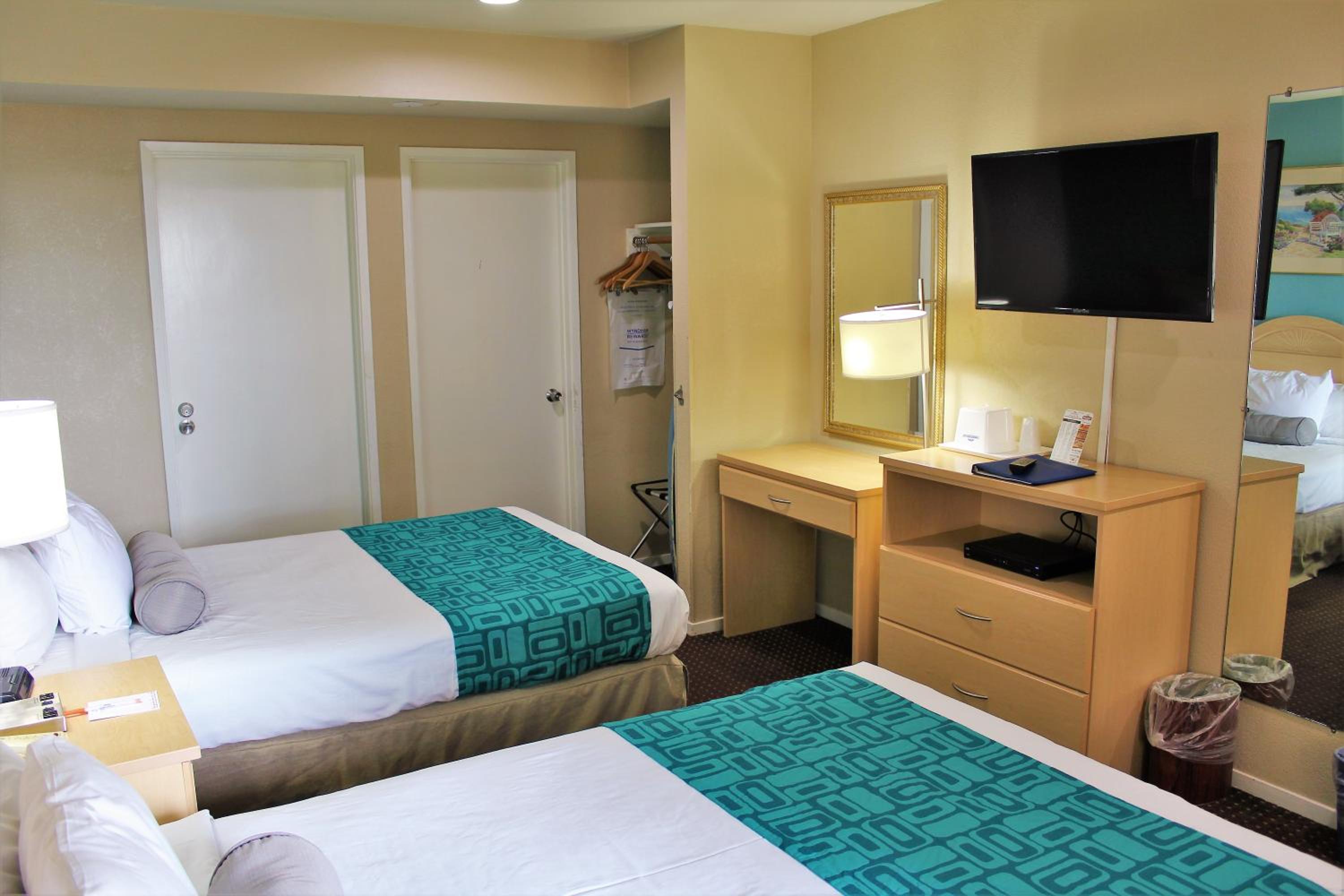 Standard Room with Two Double Beds photo 1