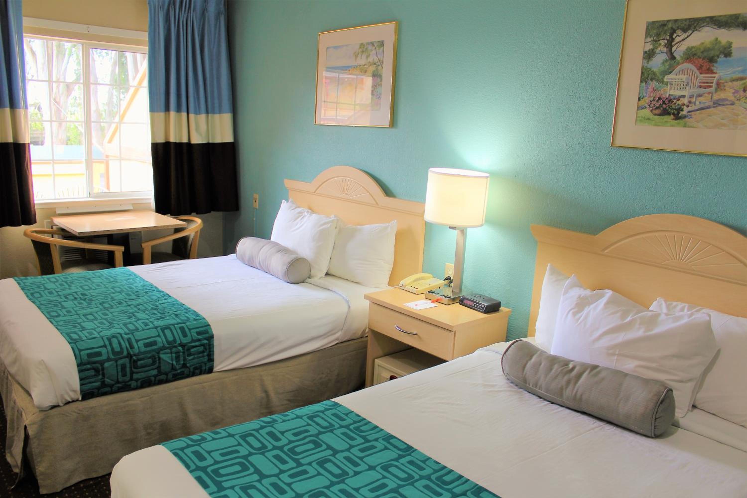 Standard Room with Two Double Beds photo 2