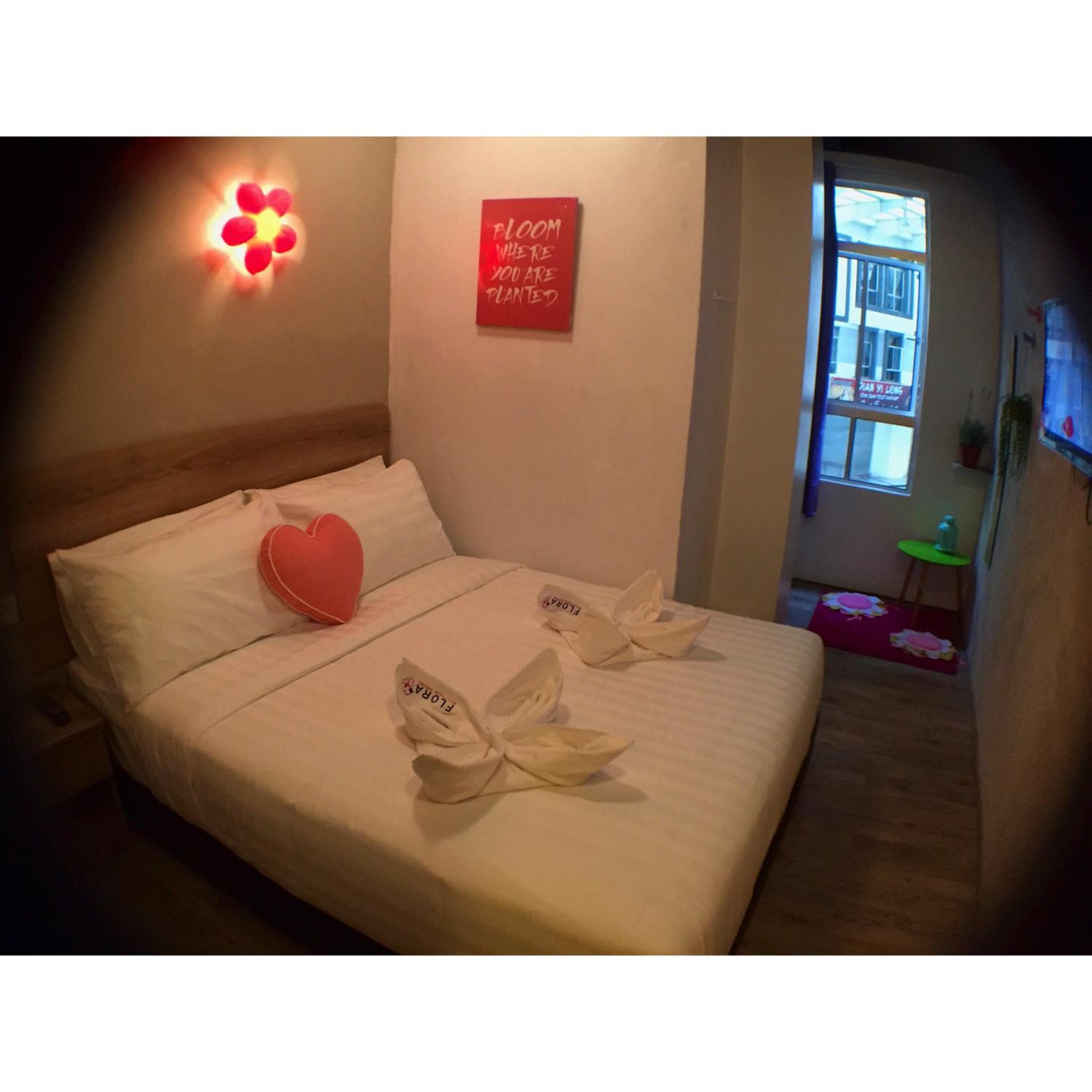 Deluxe Queen Room - Photo 16