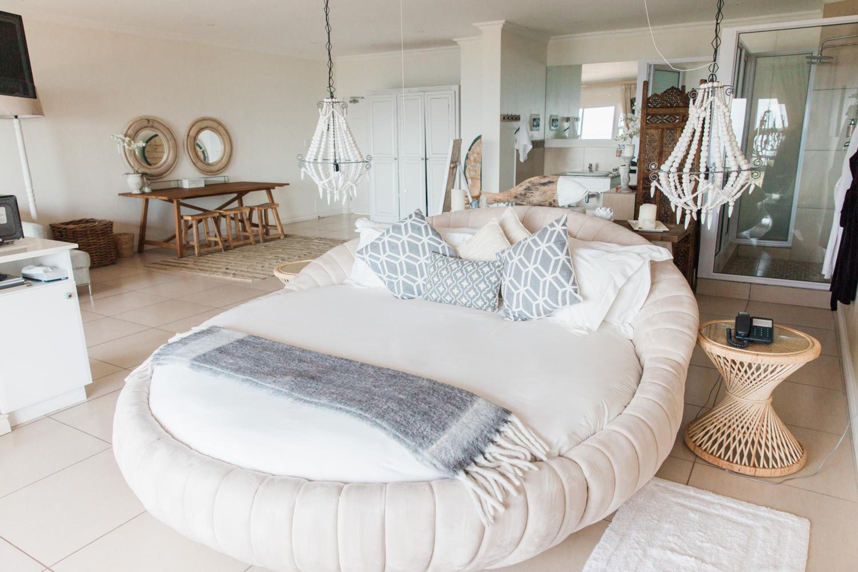 Honeymoon Suite - Photo 5