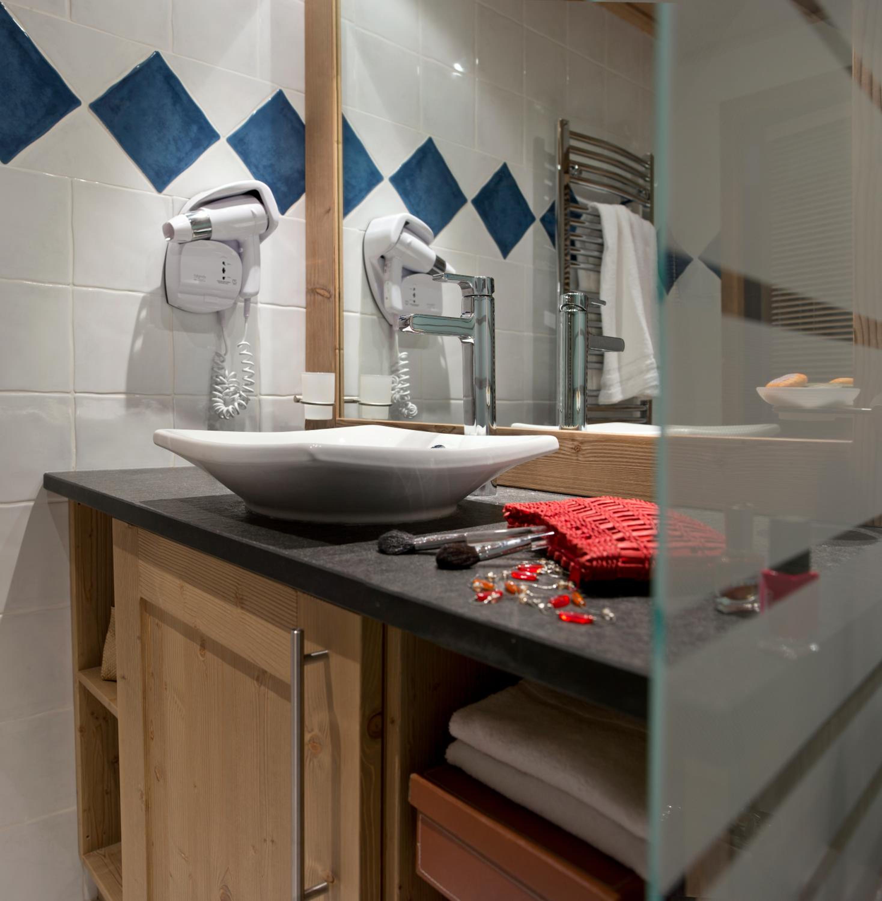 One-Bedroom Apartment with Spa Access (4 Adults) photo 2