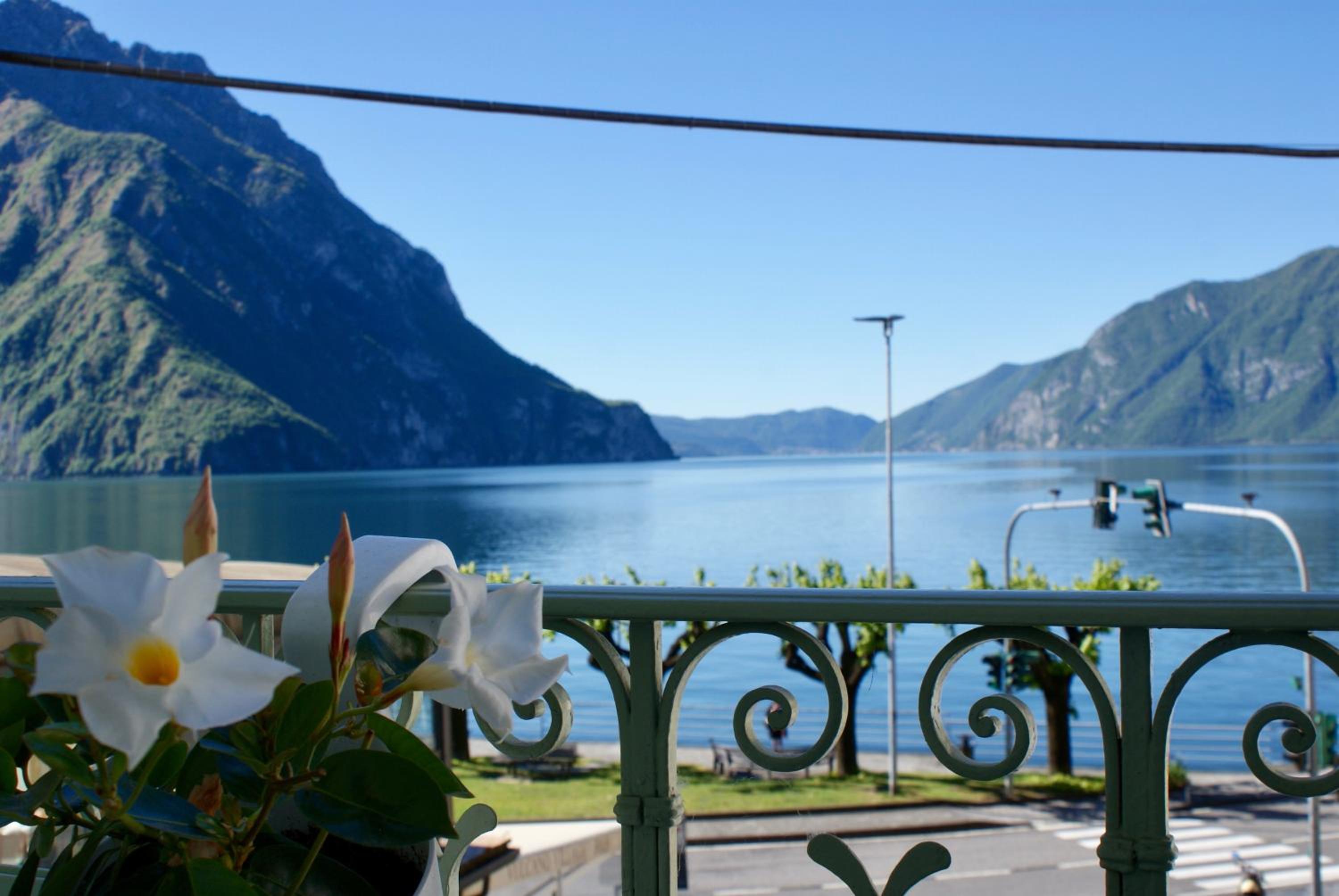 Deluxe Apartment with Lake View photo 2