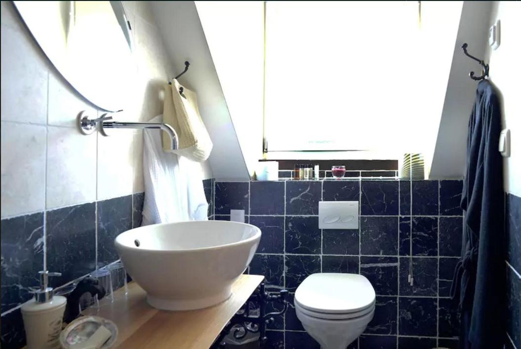 Family Room with Private Bathroom - Photo 8