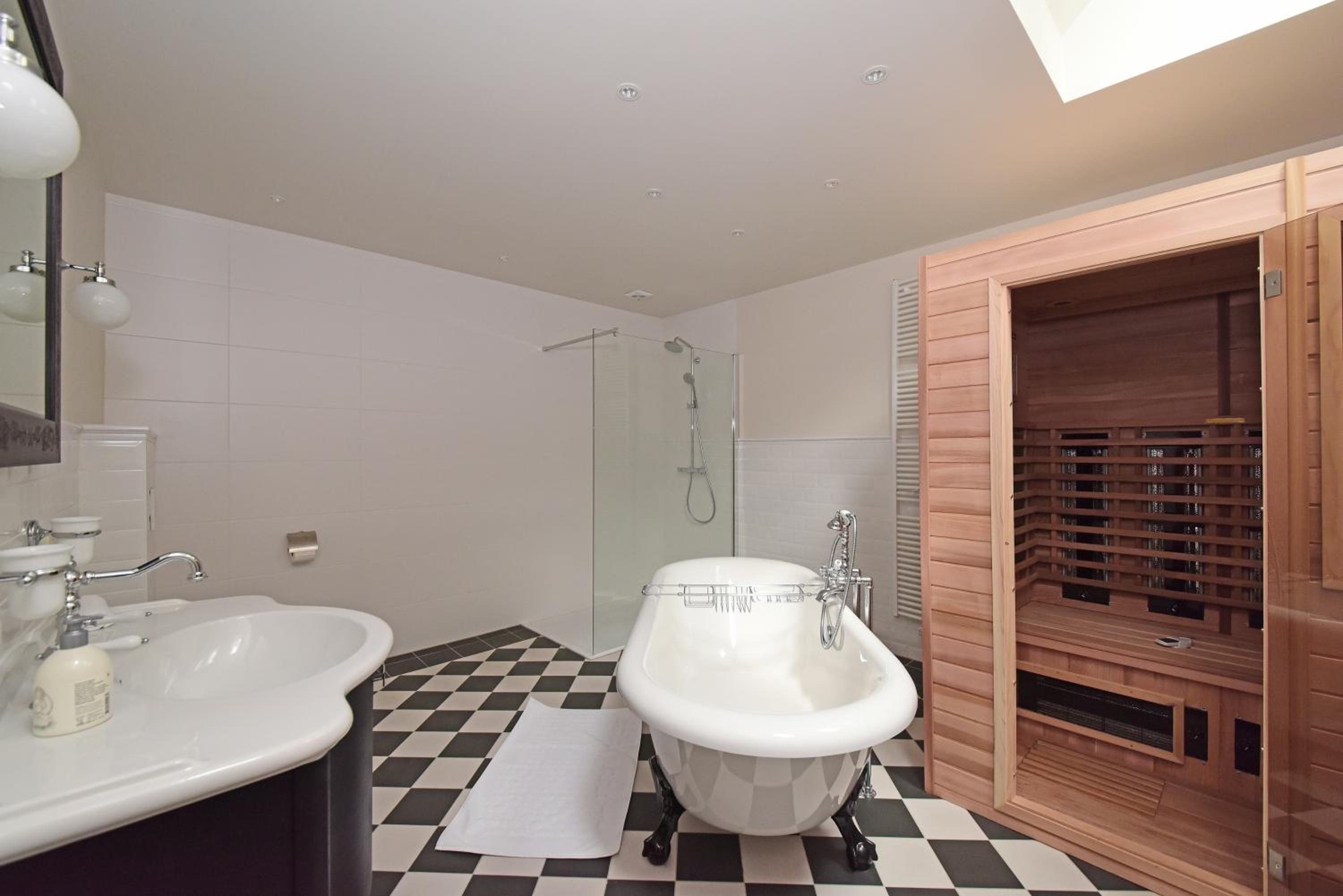 Superior Triple Room photo 3