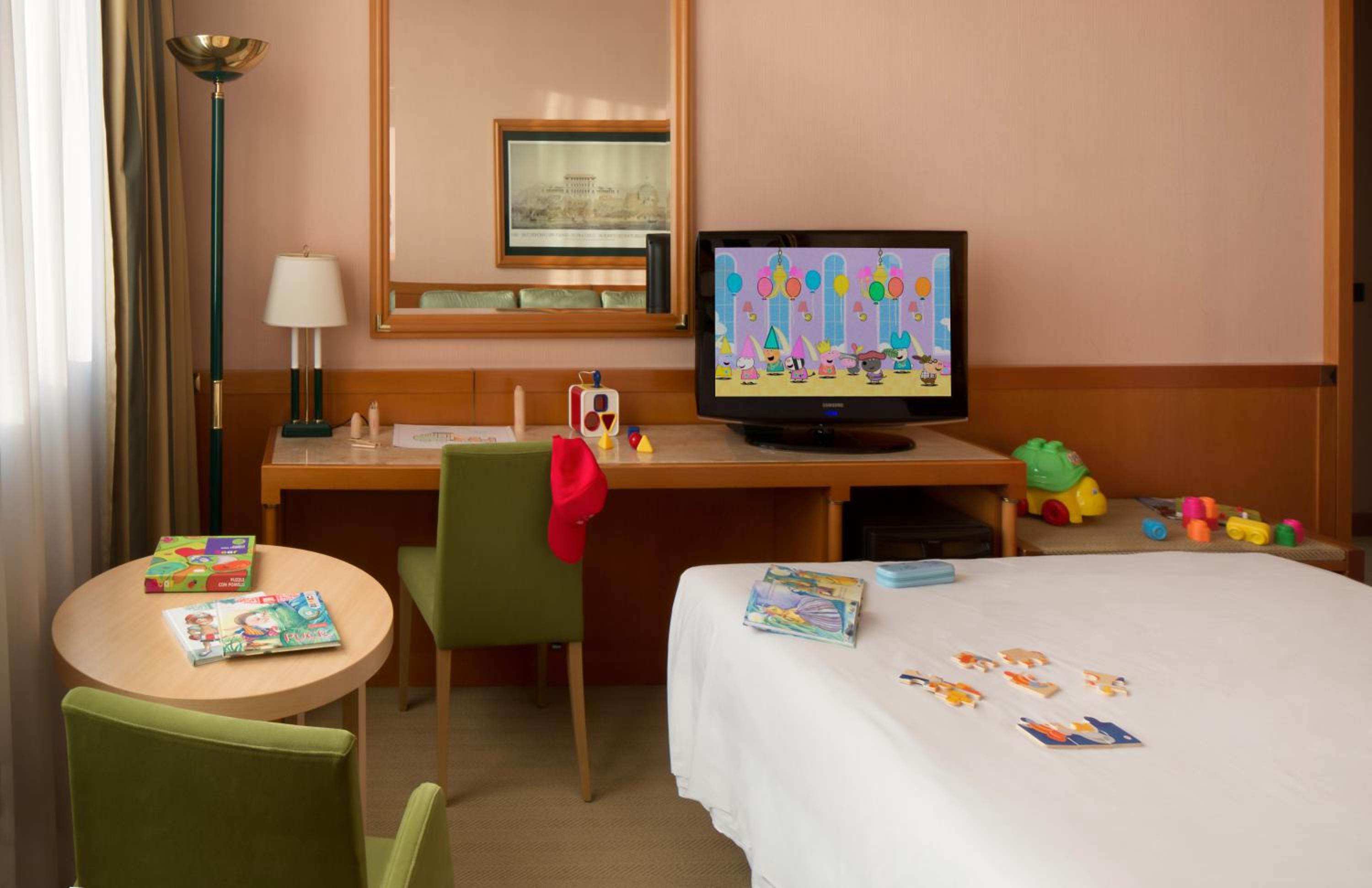Cozy family room for memorable stays with little ones!