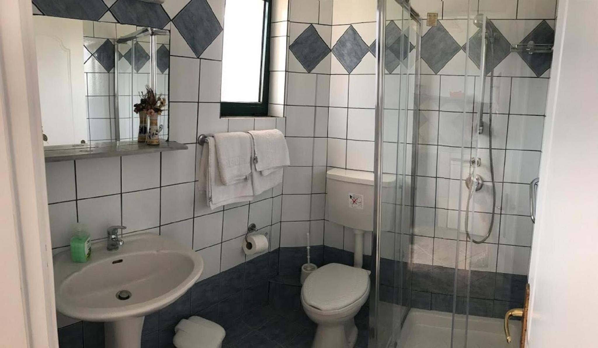 Twin Room with Private Bathroom - Photo 19