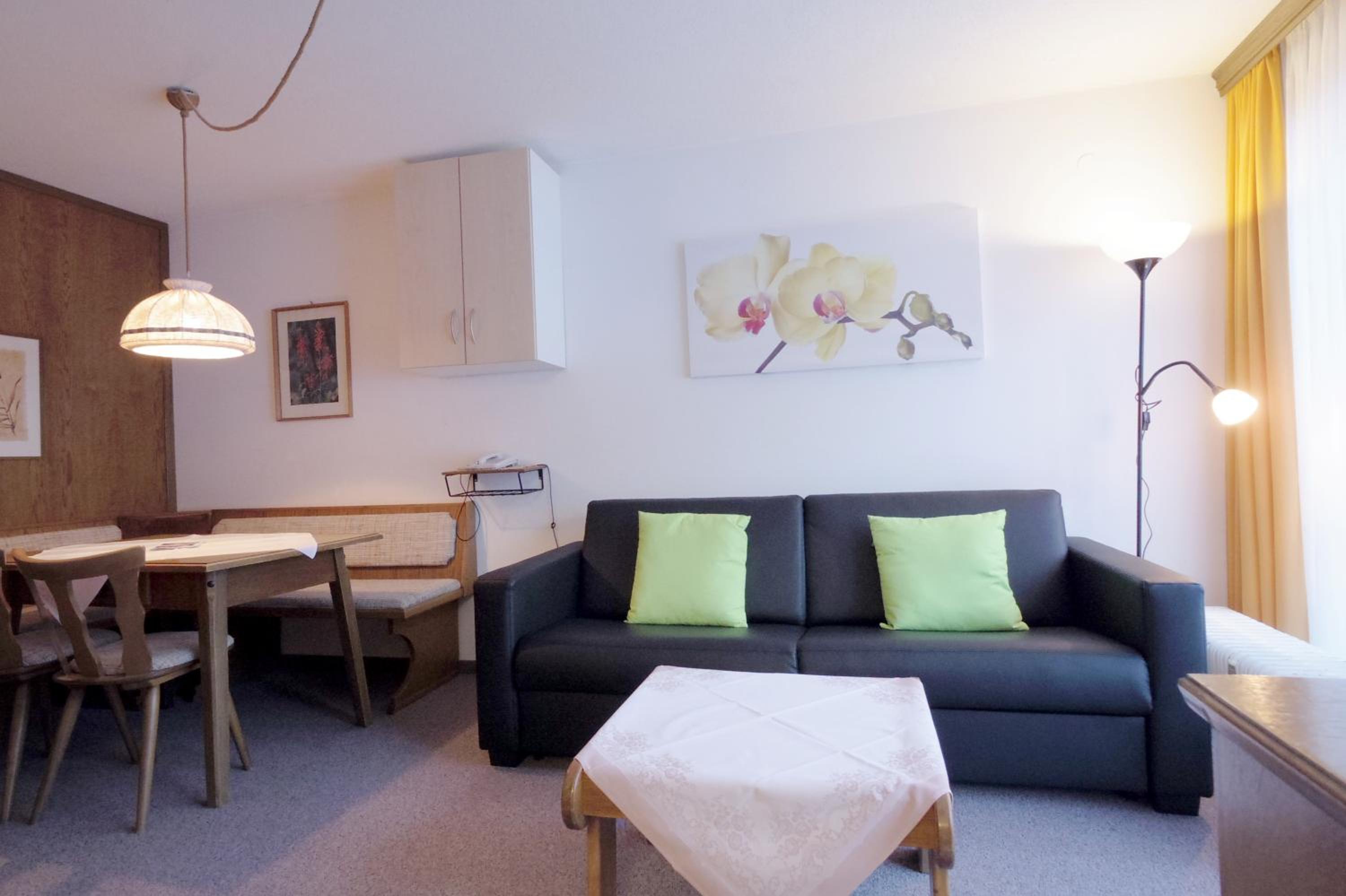 One-Bedroom Apartment with Balcony Top 1 photo 1