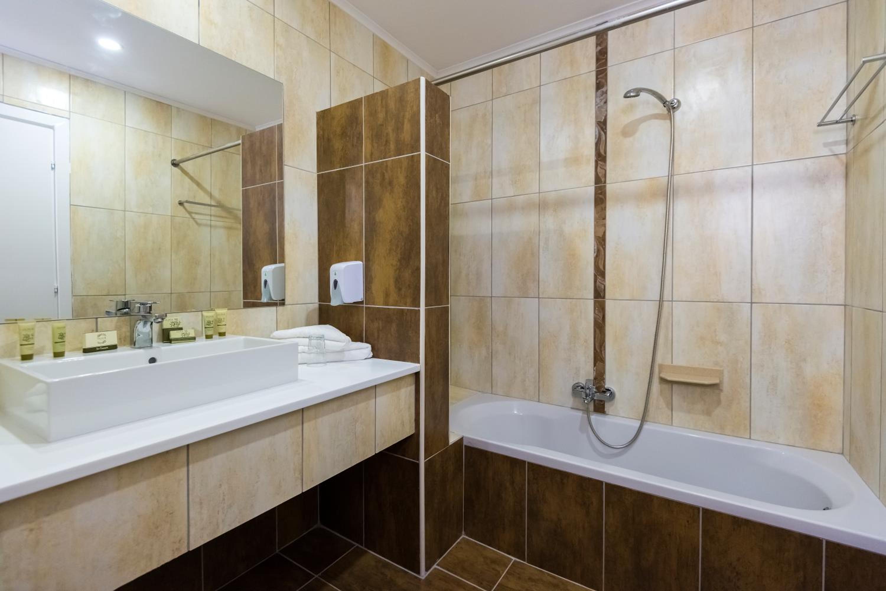 Double Room - Photo 2