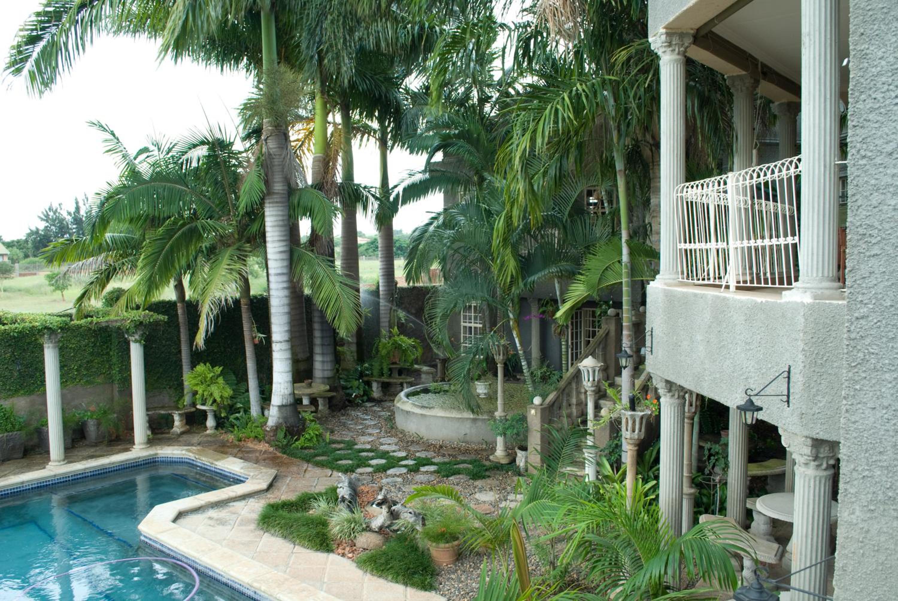 Executive Luxury Twin Room - Photo 8