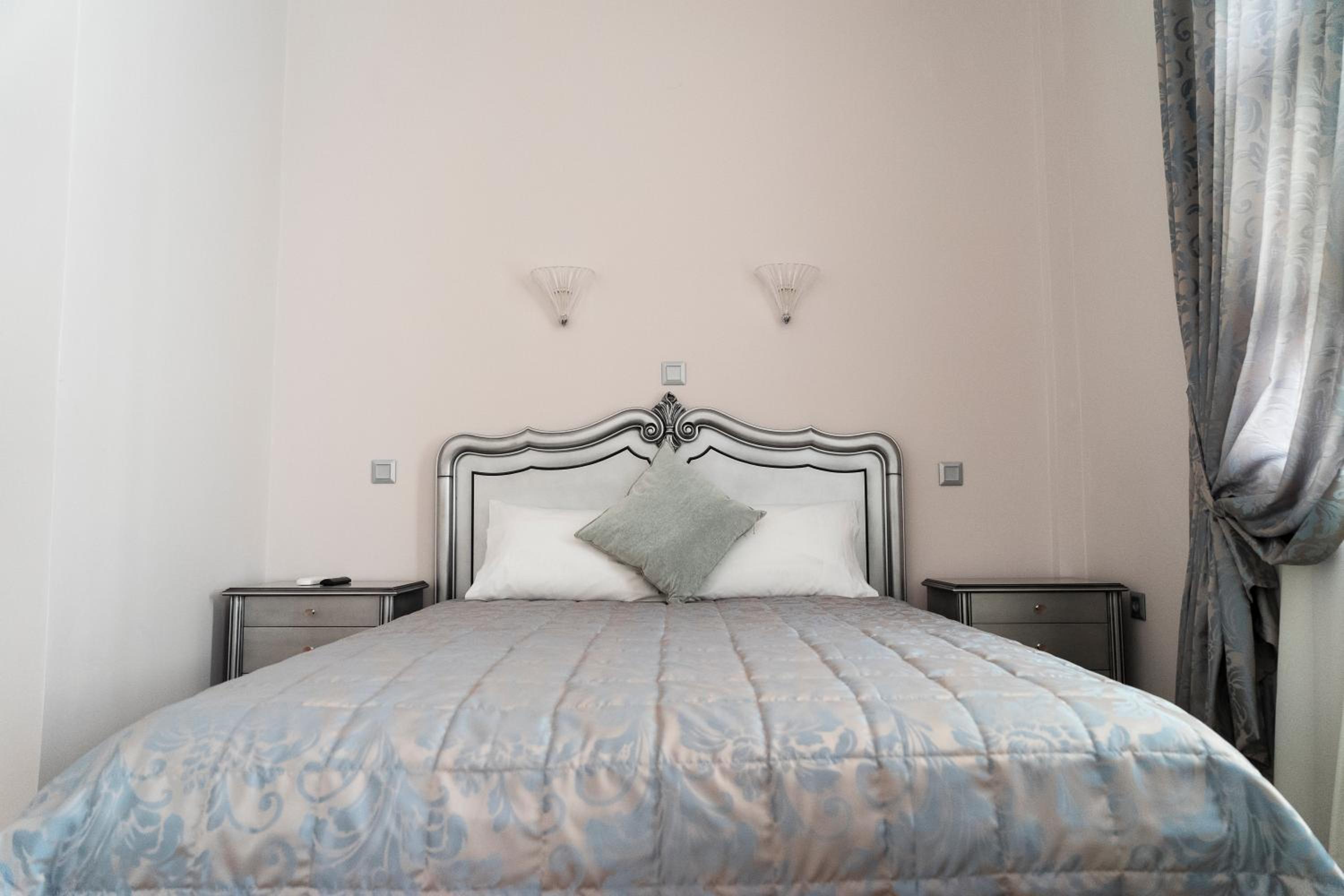 Executive Suite - Photo 11