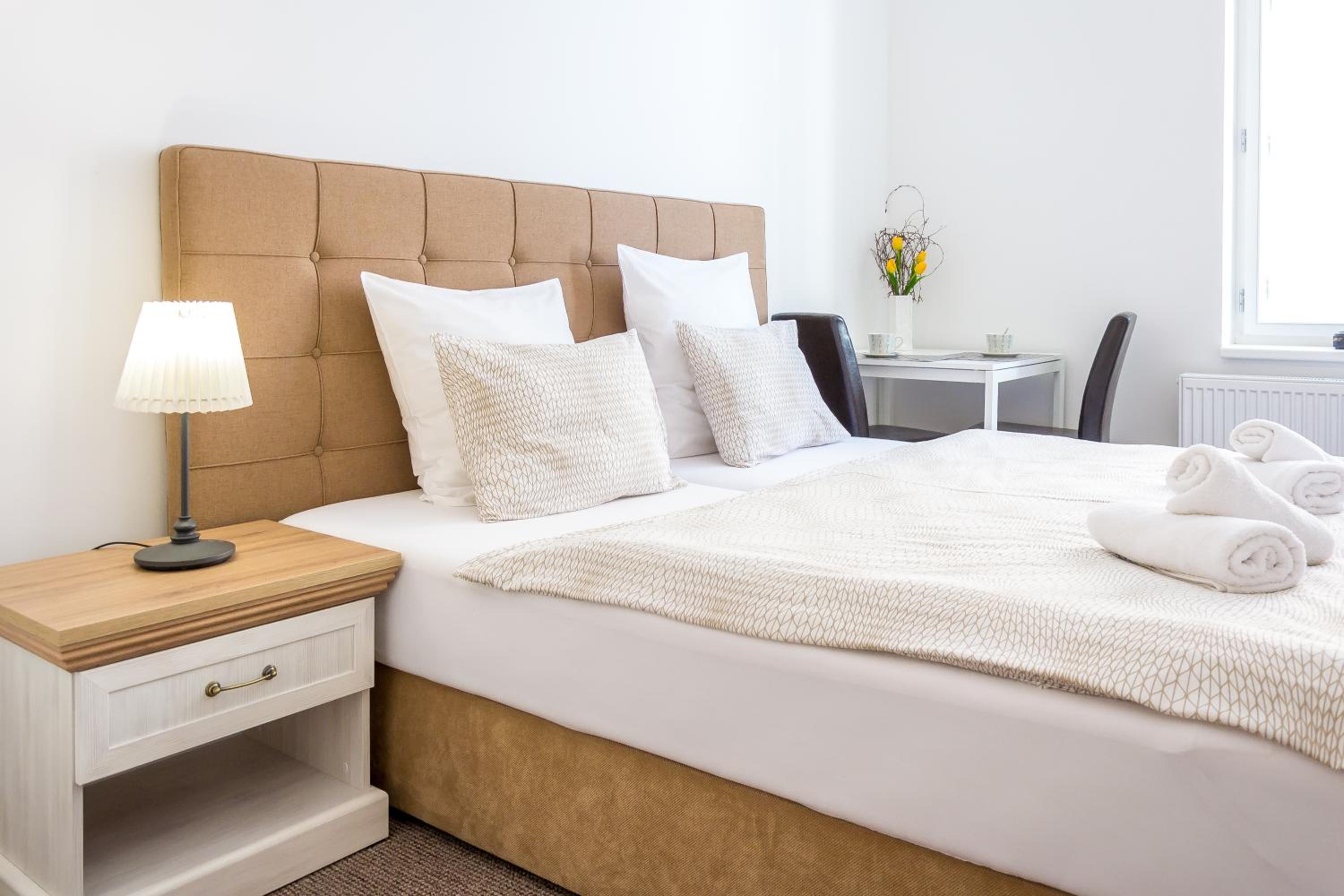 Double Room with Private Bathroom 5