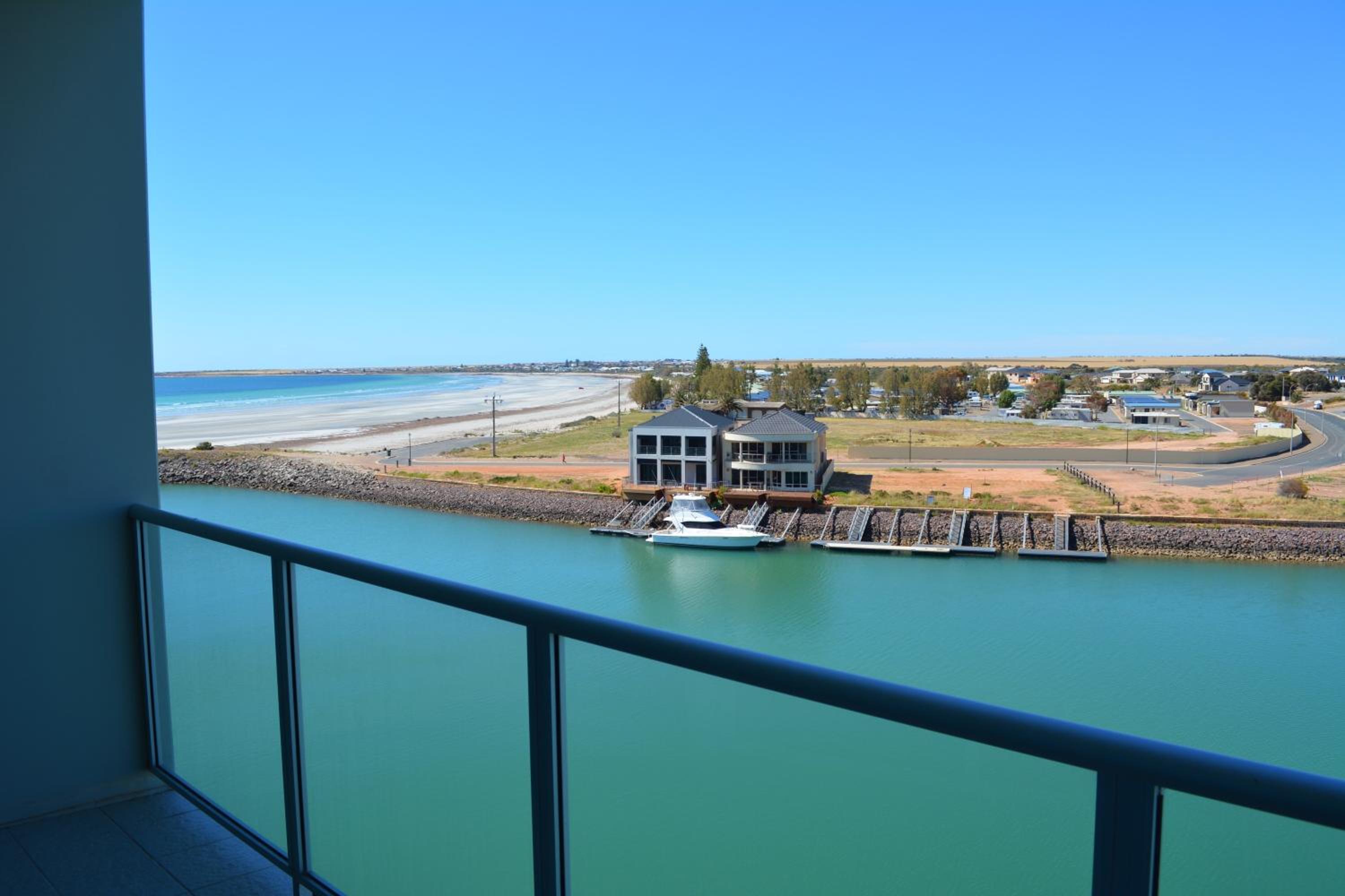 Apartment with Sea View - Photo 16