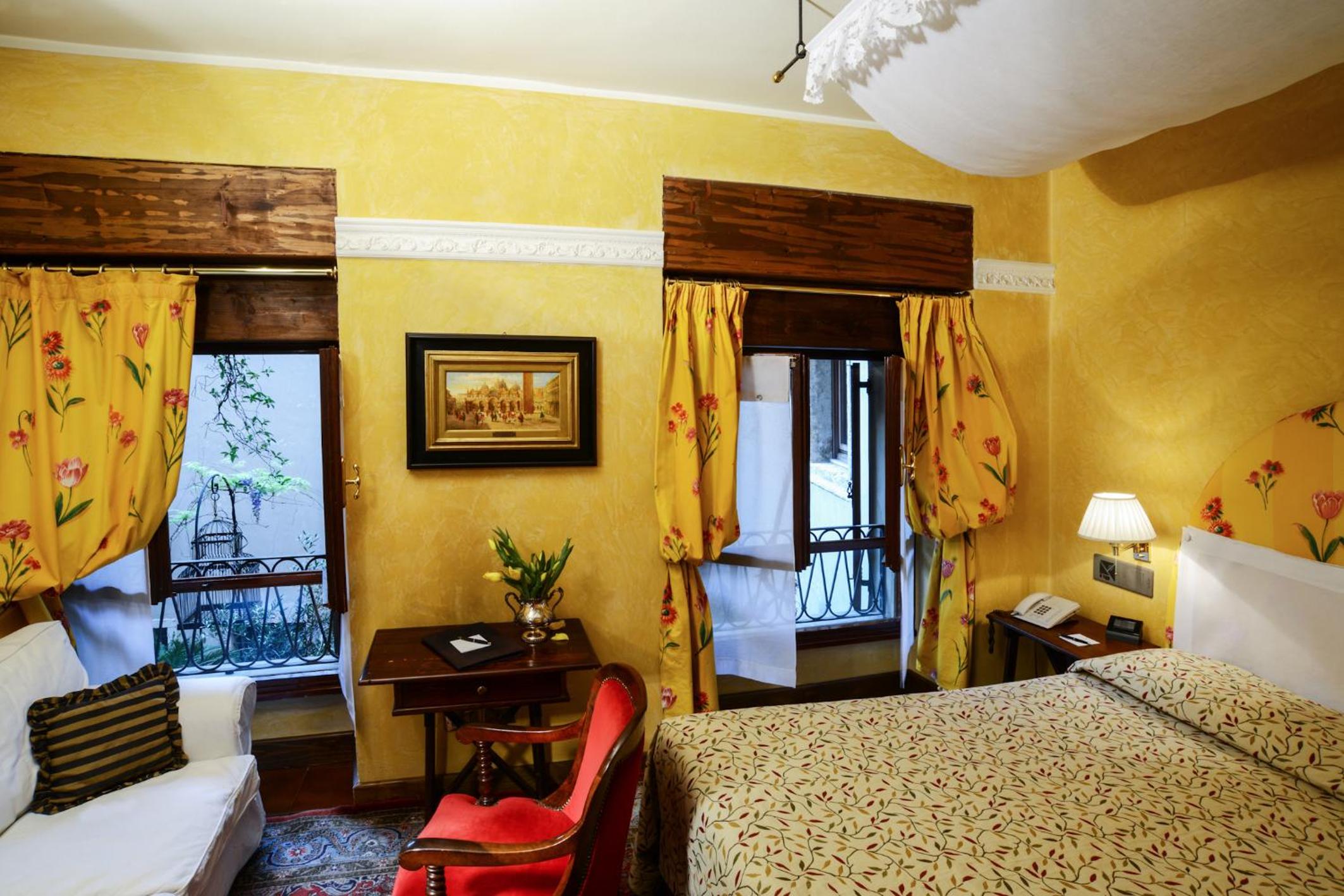 Double Room thumbnail 6