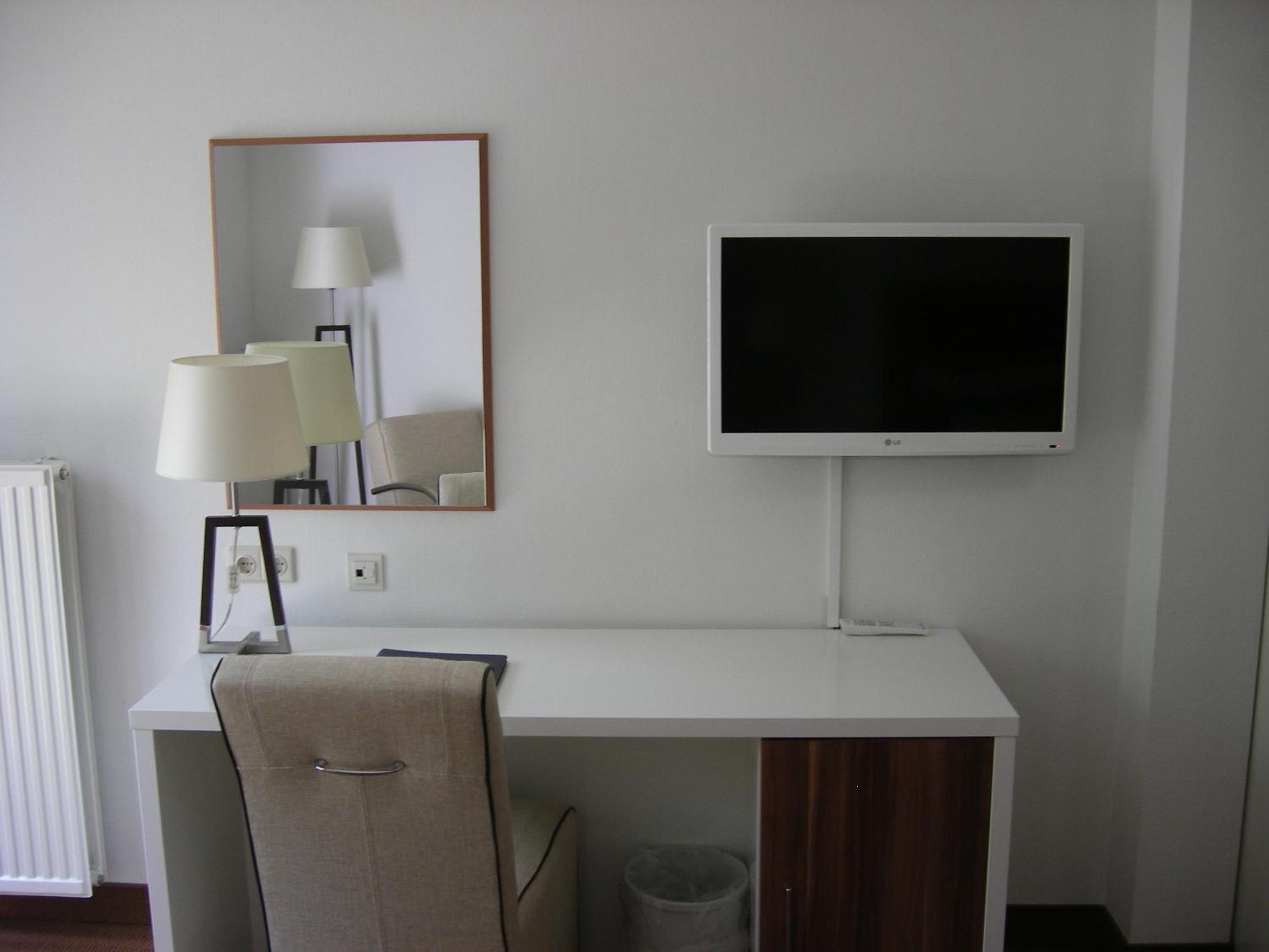 Comfort Double Room with Patio photo 3
