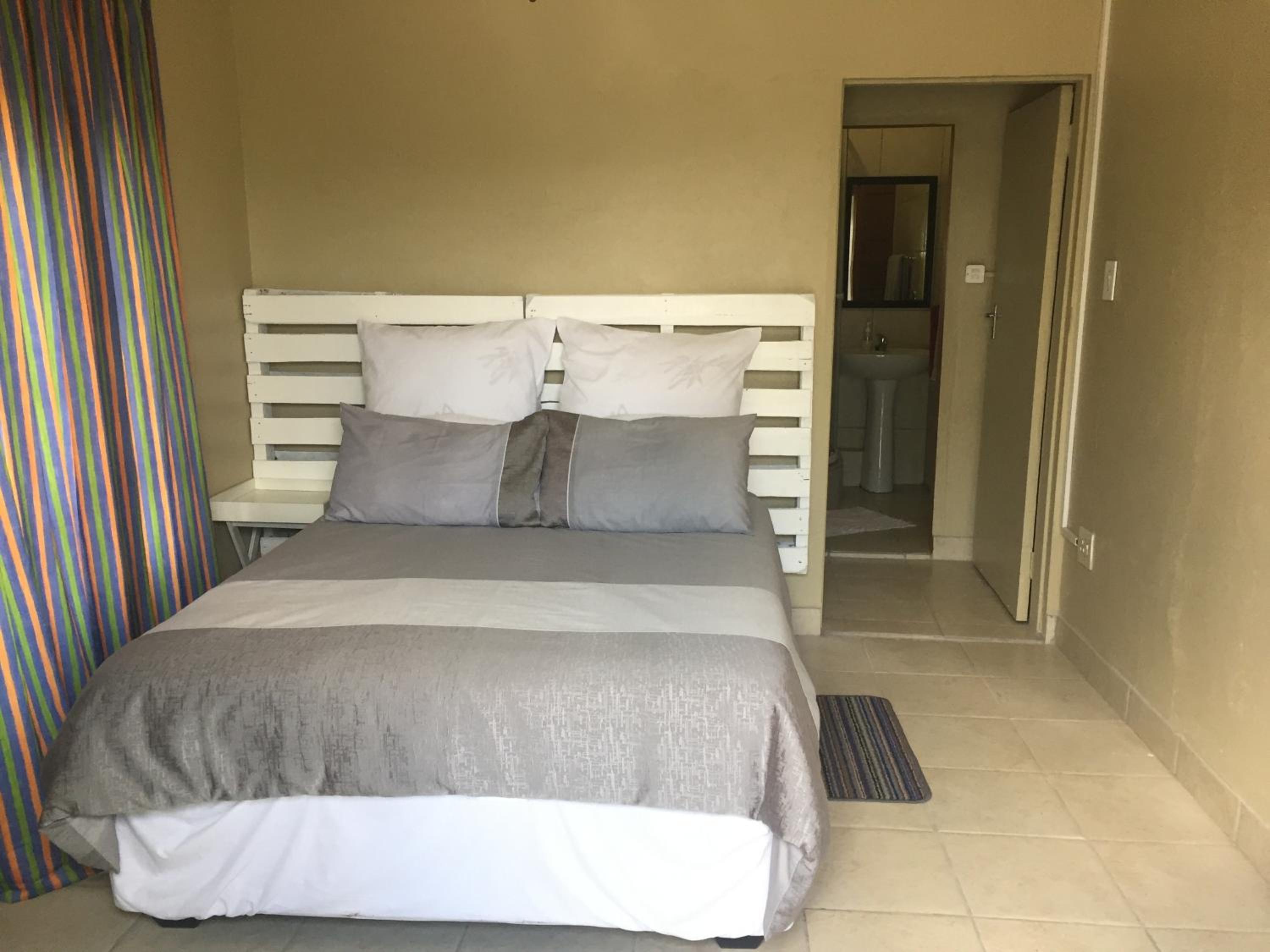 Double Room - Photo 9