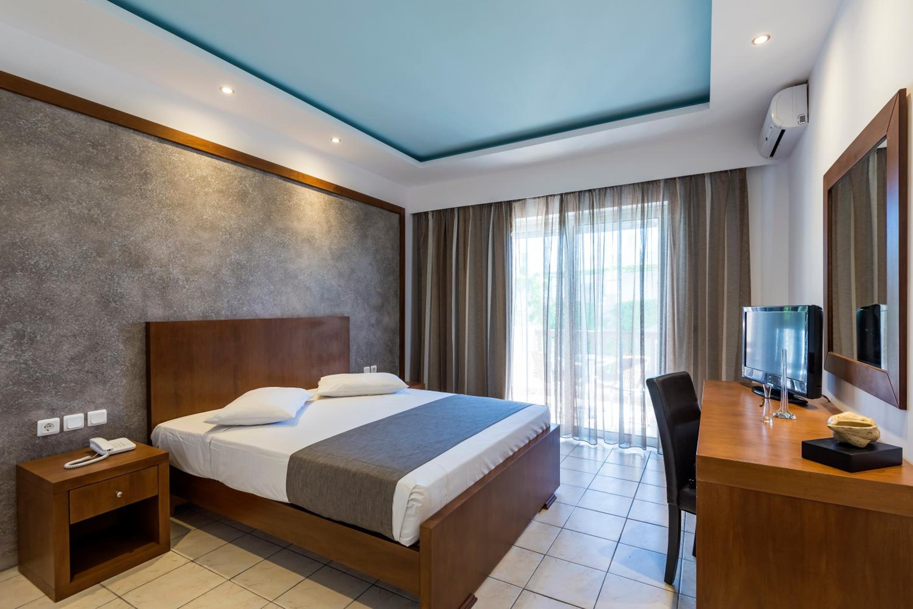 Double Room - Photo 8