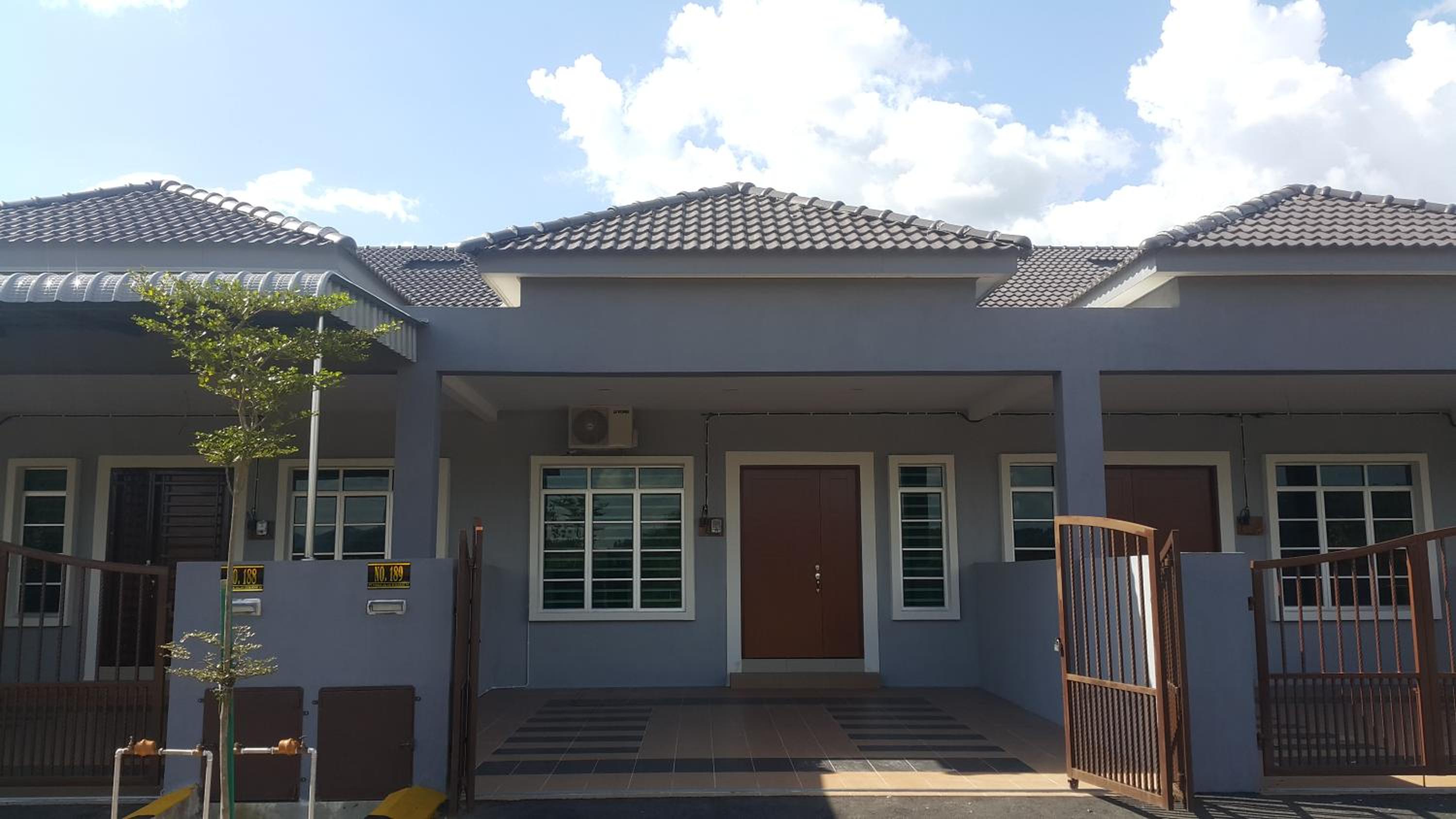 Three-Bedroom House photo 2