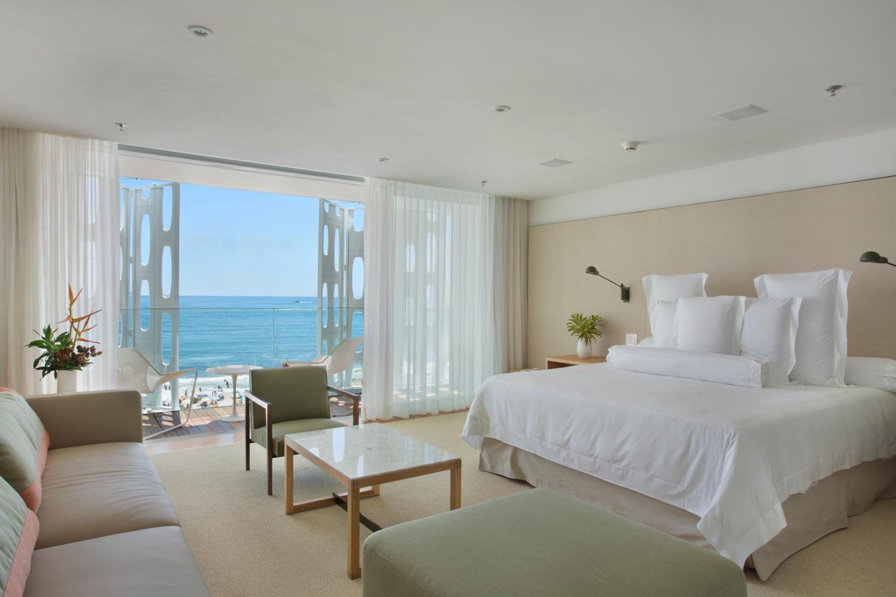 Ocean Junior Suite King Size Bed