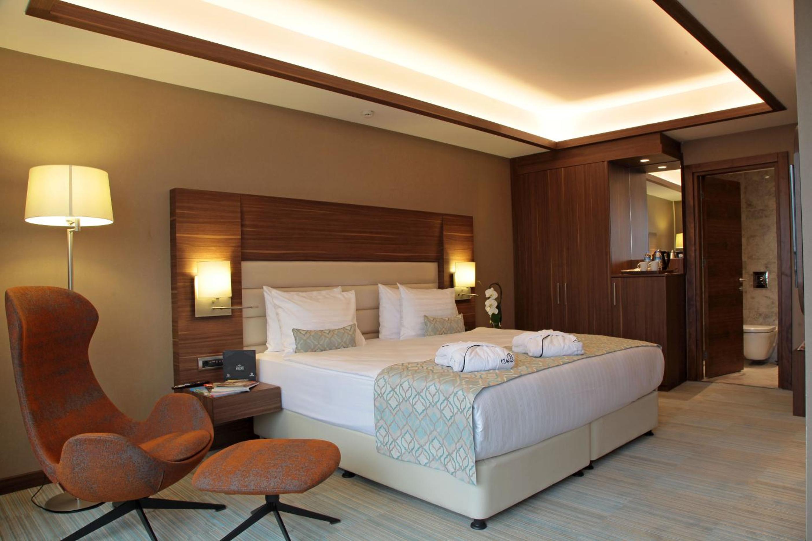 Junior Suite With Free Airport Transfer photo 2