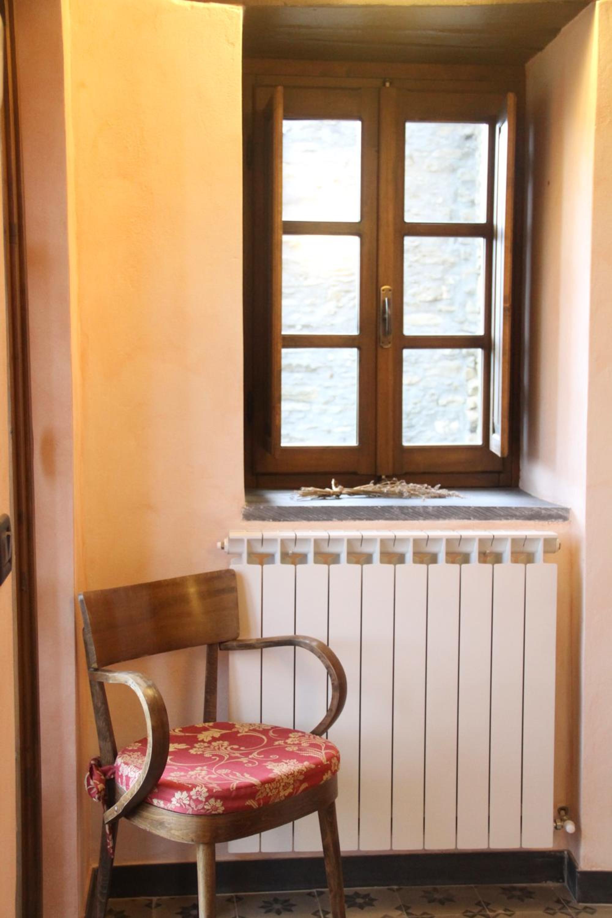Deluxe Double Room with Balcony - Photo 6
