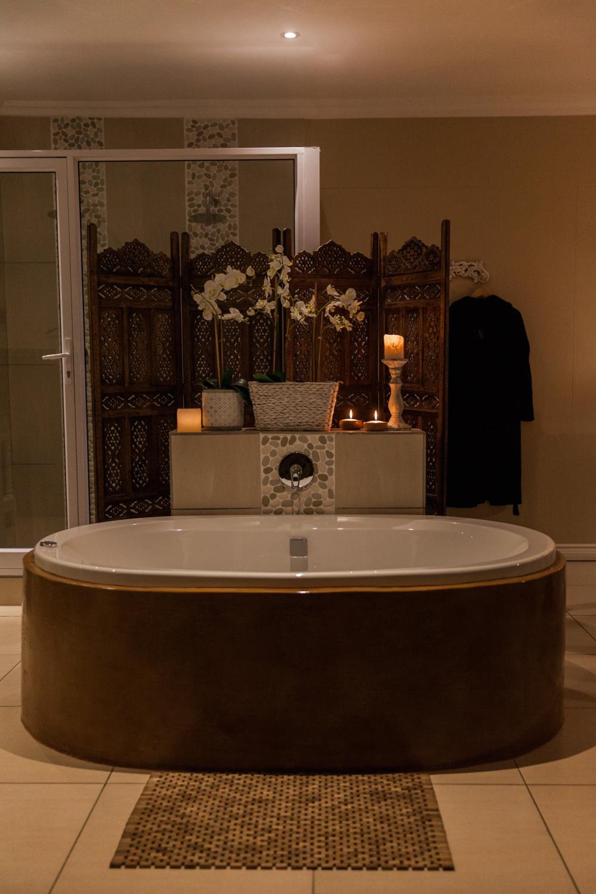 Honeymoon Suite - Photo 11