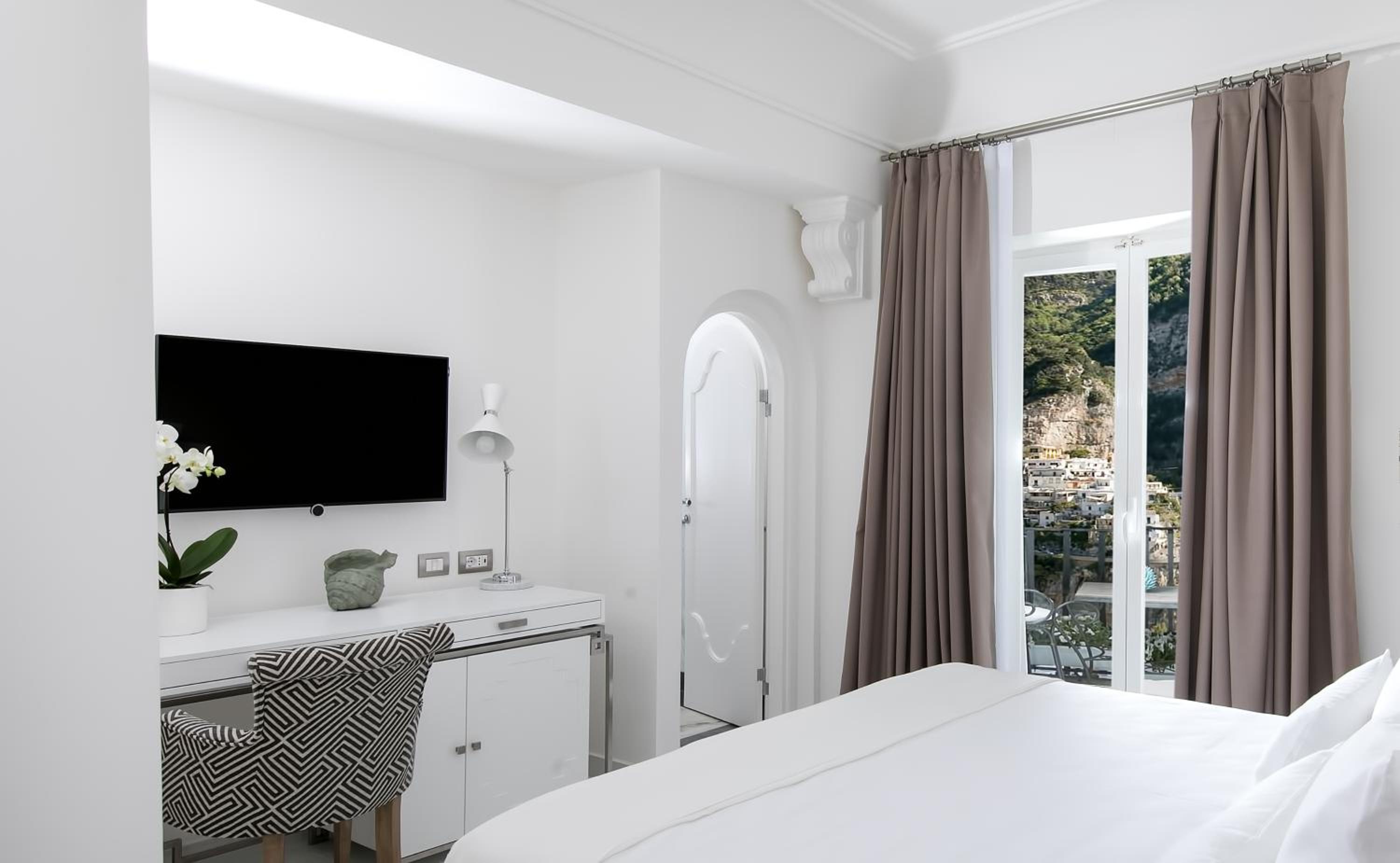 Superior Double Room with Town View - Photo 2