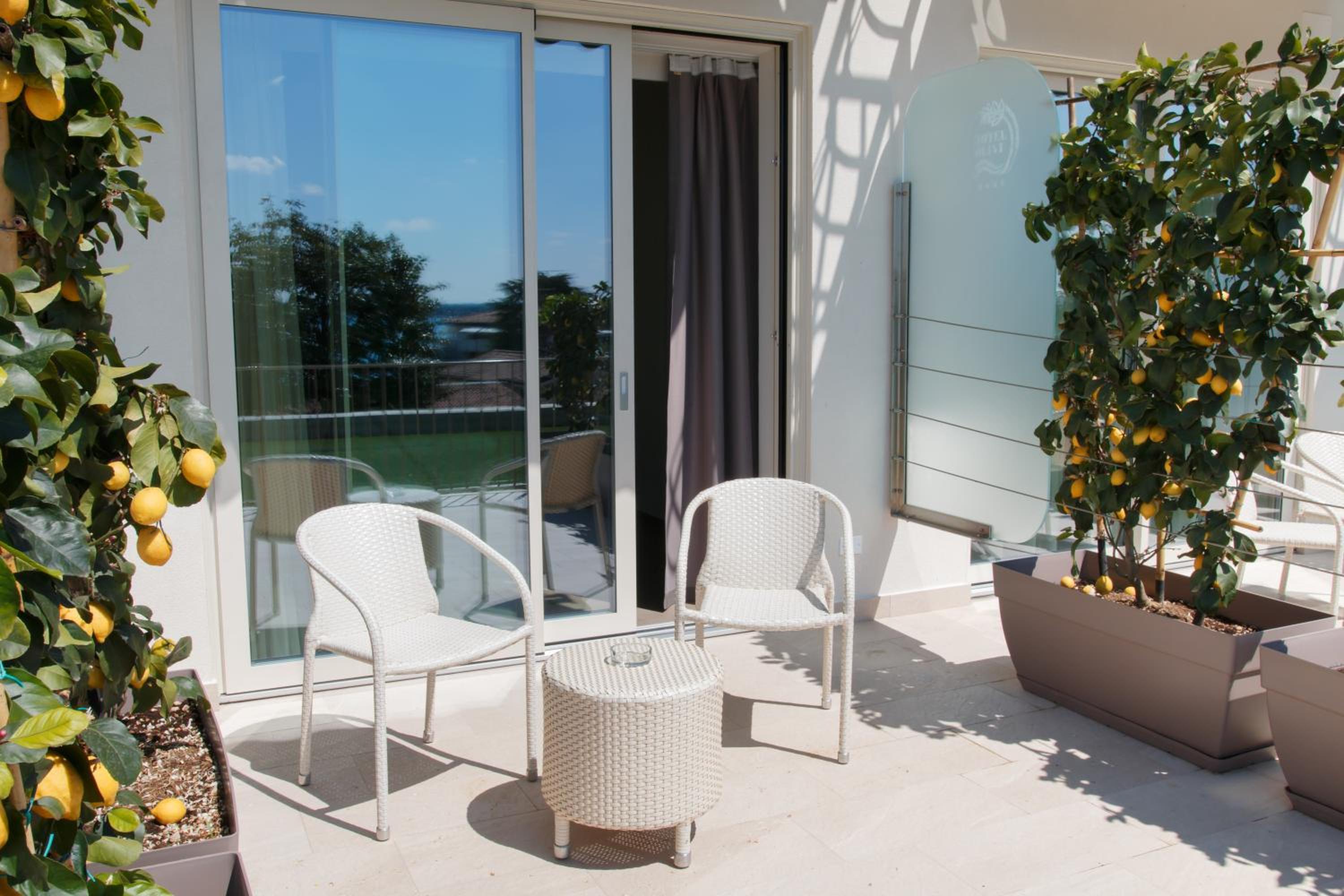 Superior Double Room with Lake View - Photo 11