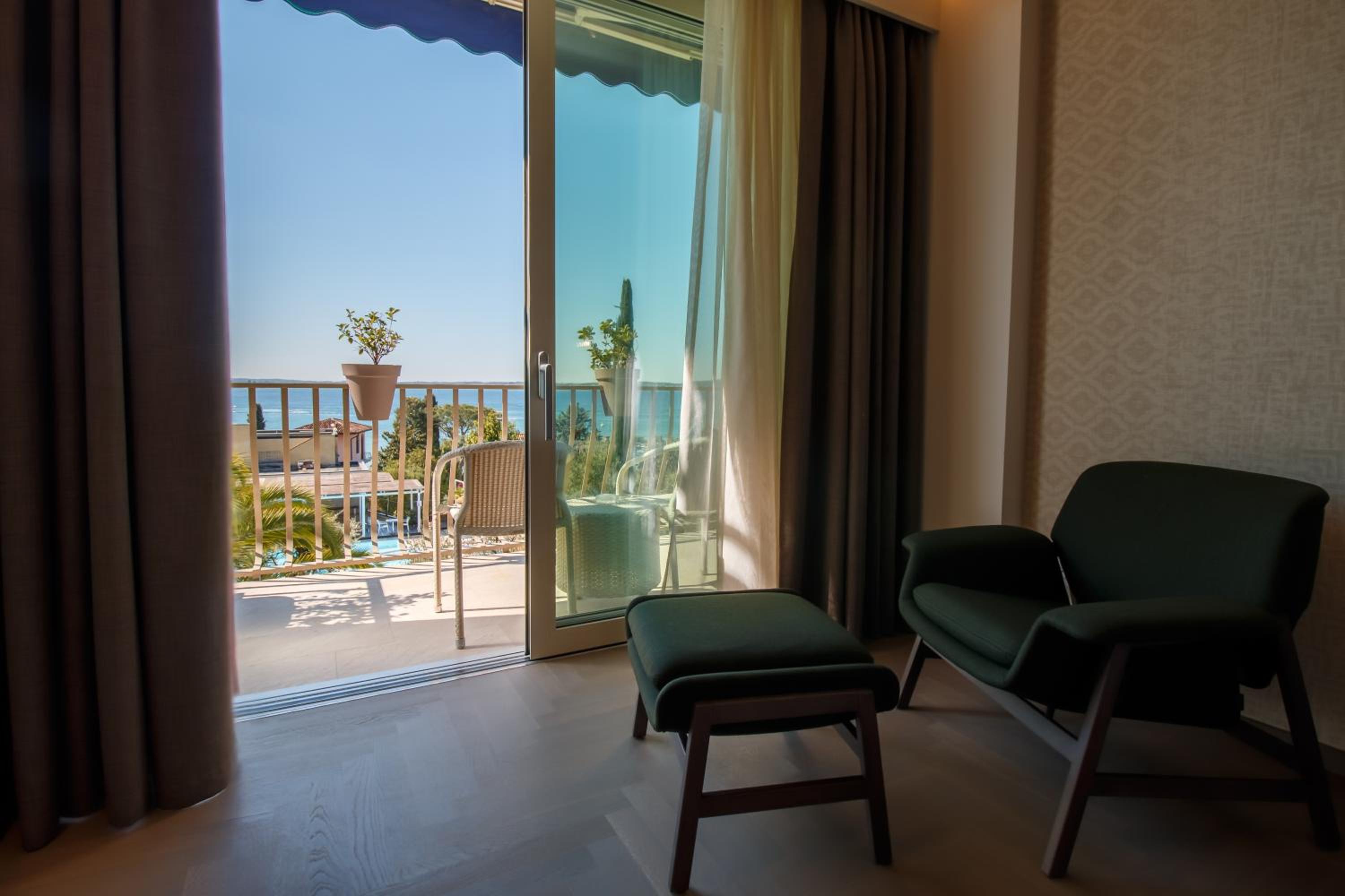 Superior Double Room with Lake View - Photo 7