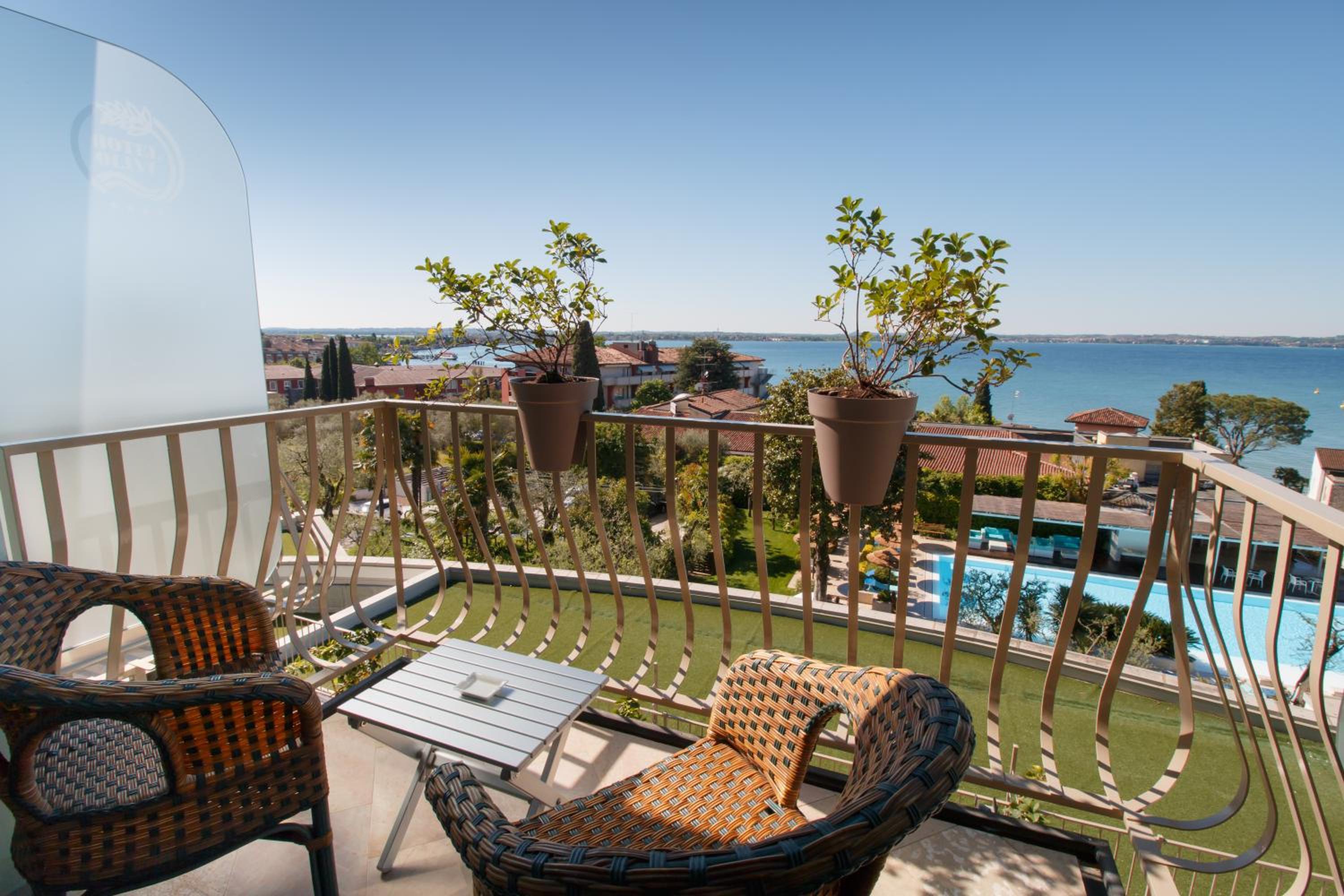 Deluxe Double Room with Lake View - Photo 14