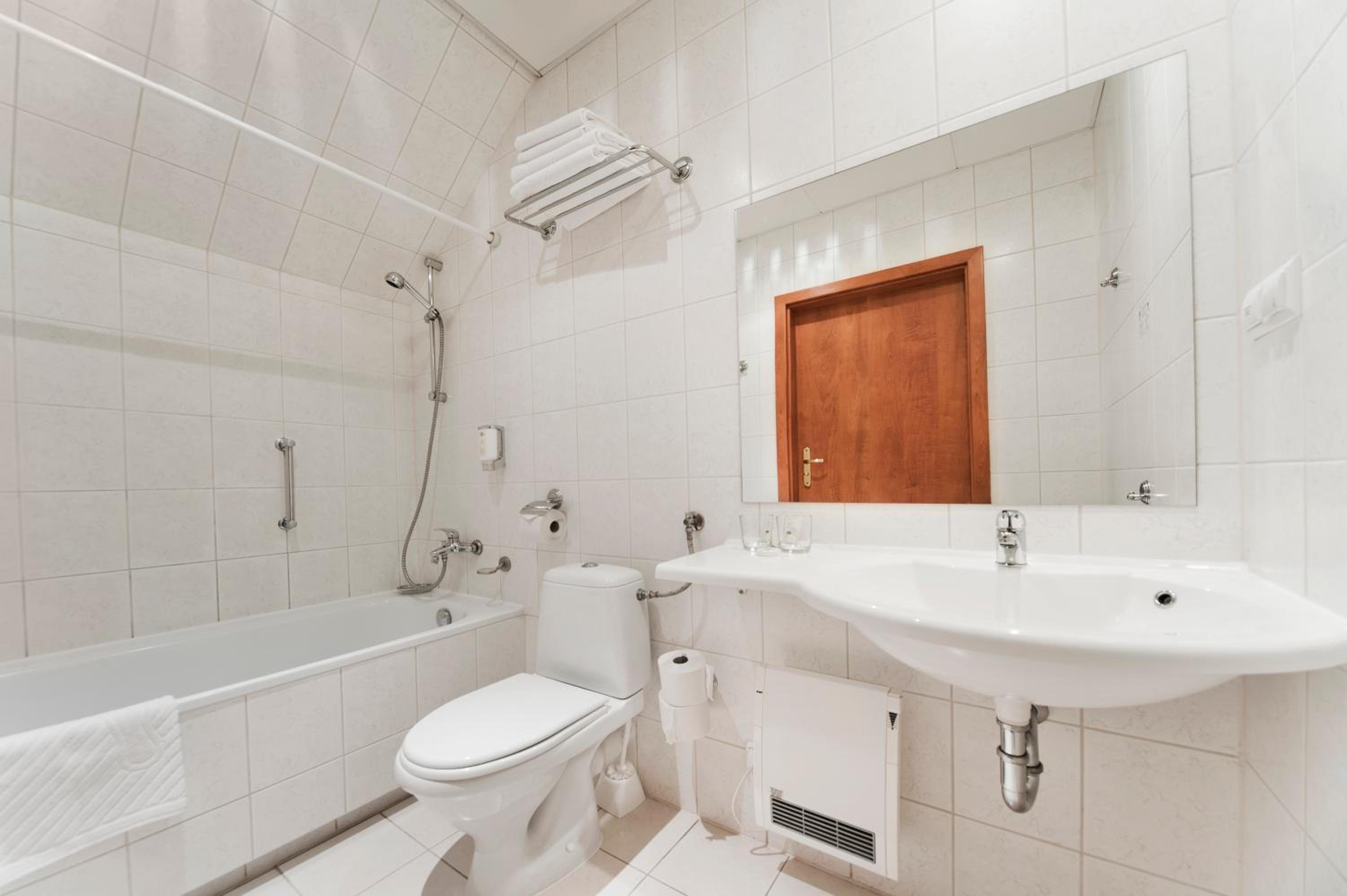 Double or Twin Room - Photo 5