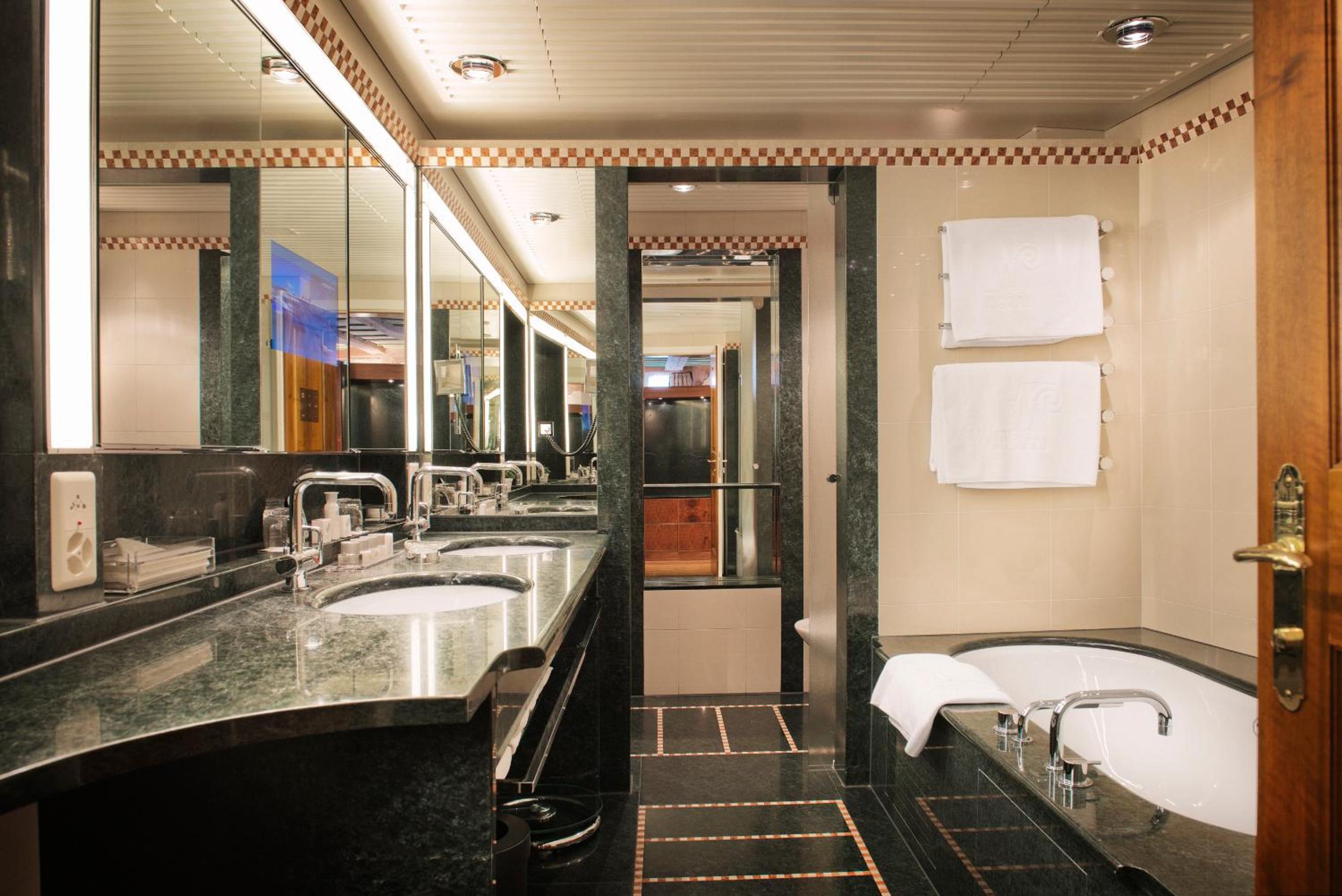 Junior Suite (Non Smoking)