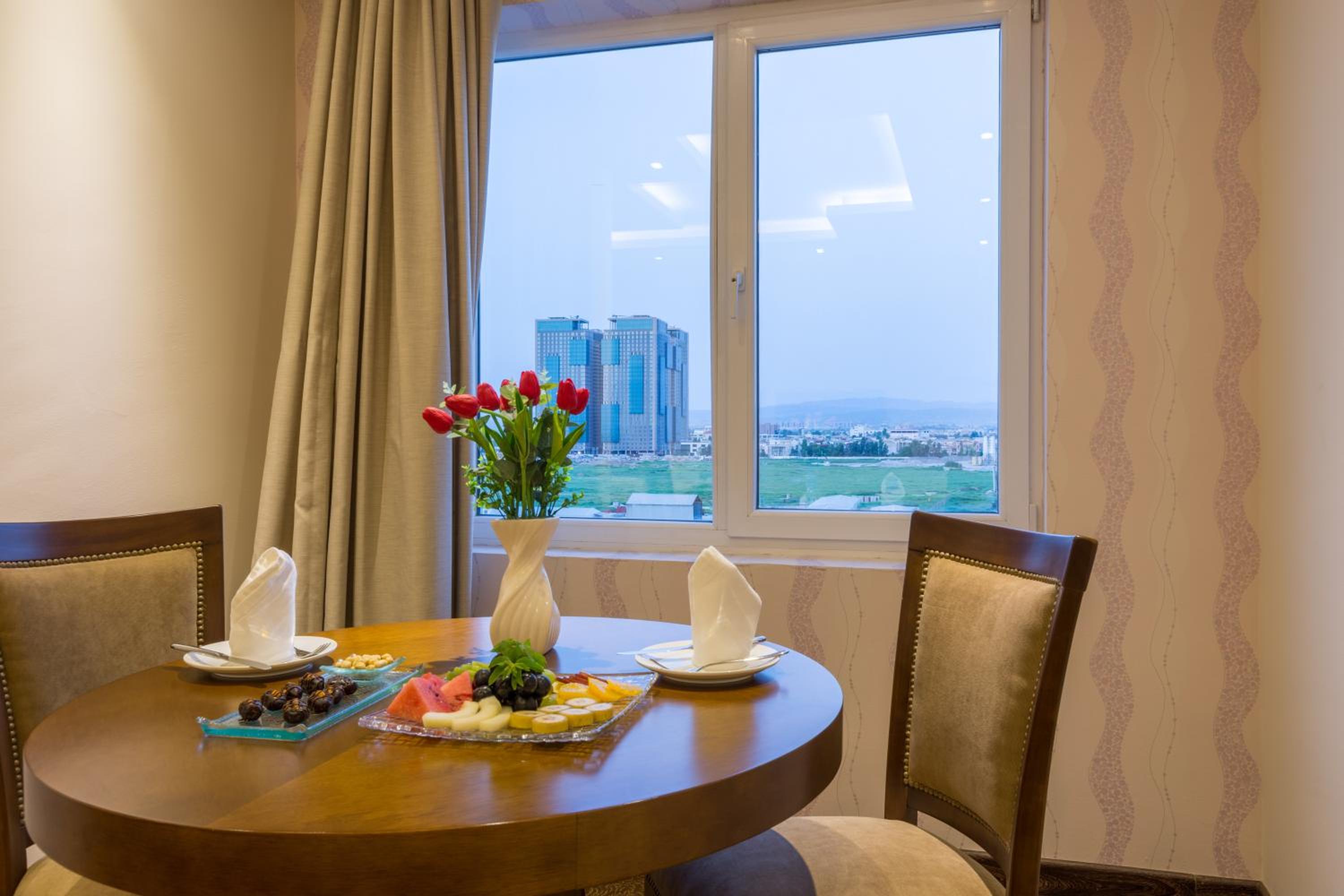 Executive Suite - Photo 6