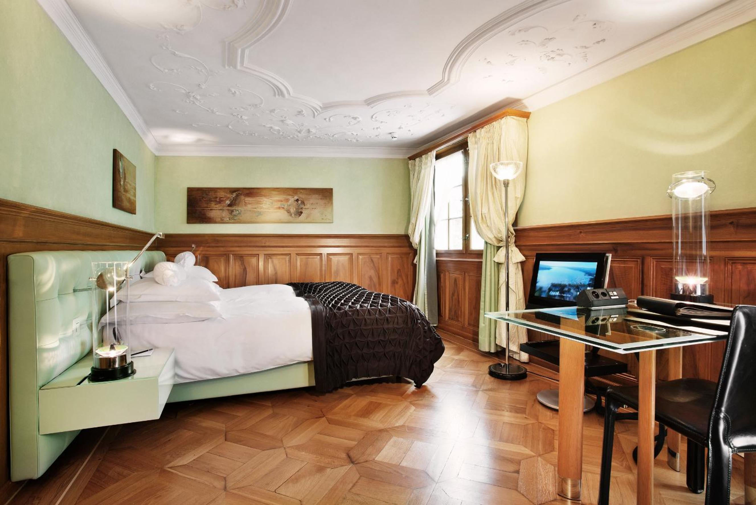Suite with Shower (Non Smoking)