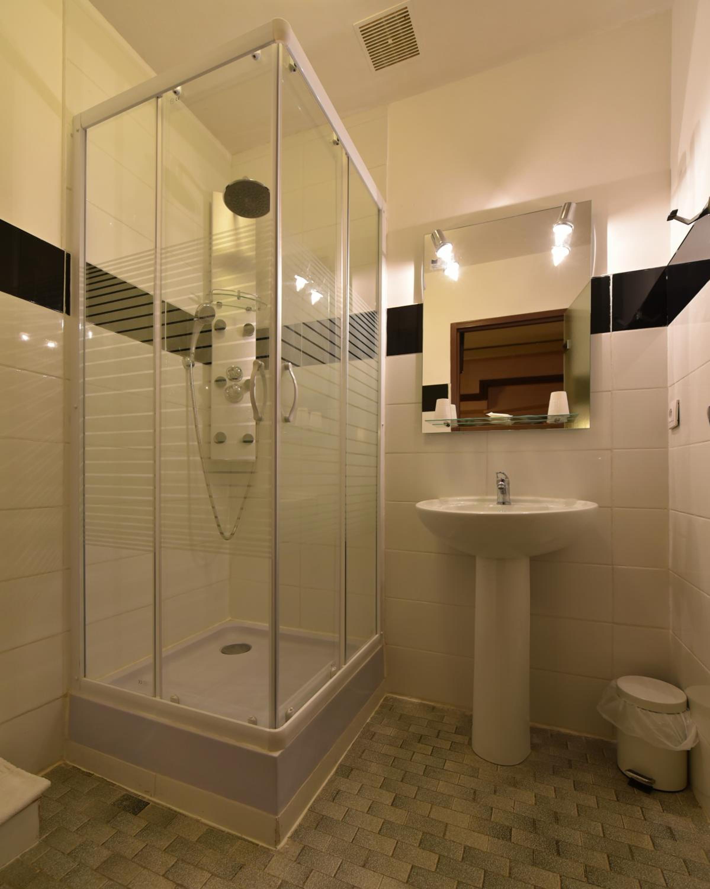 Double Room - Photo 4