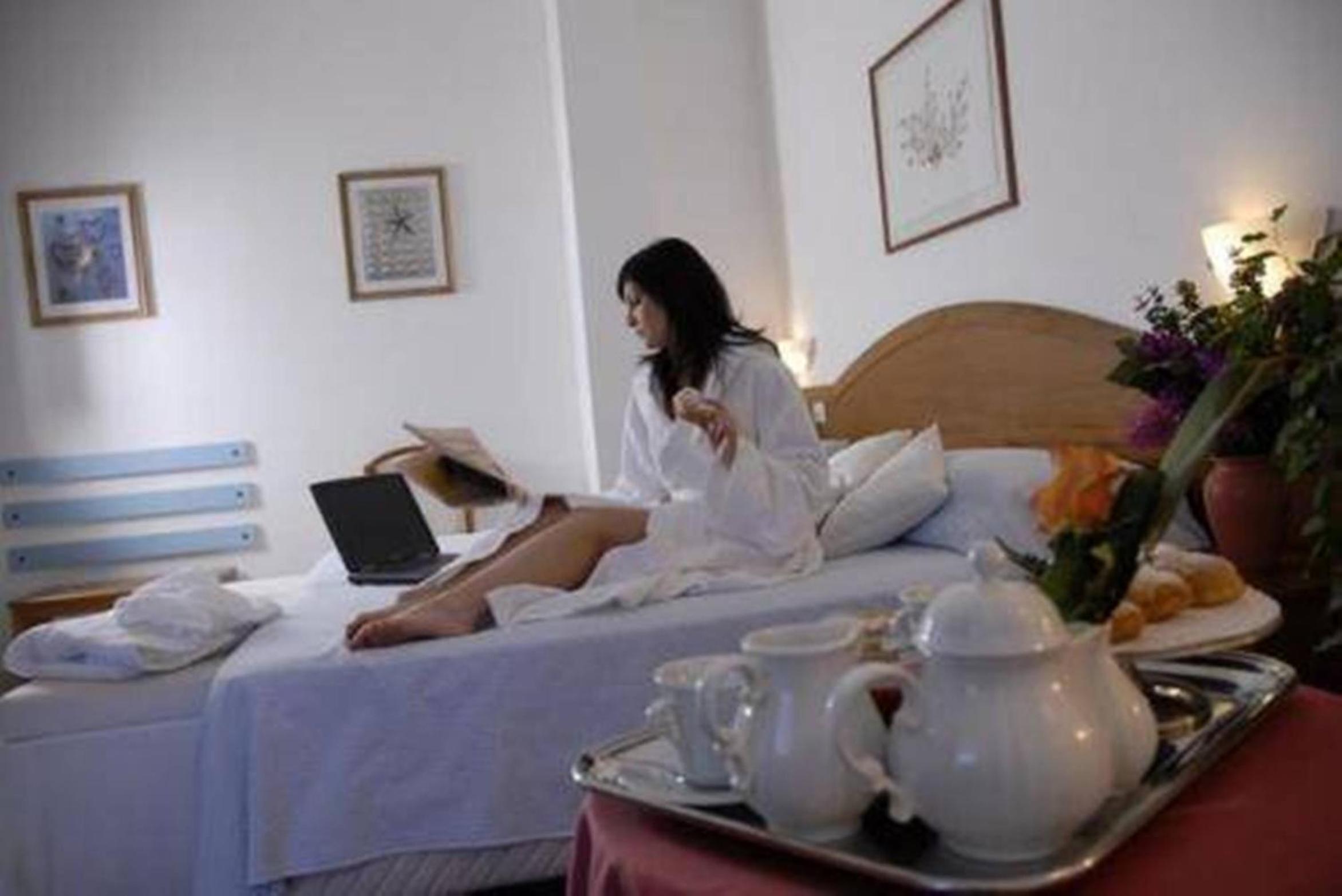 Standard Double Room - Photo 2