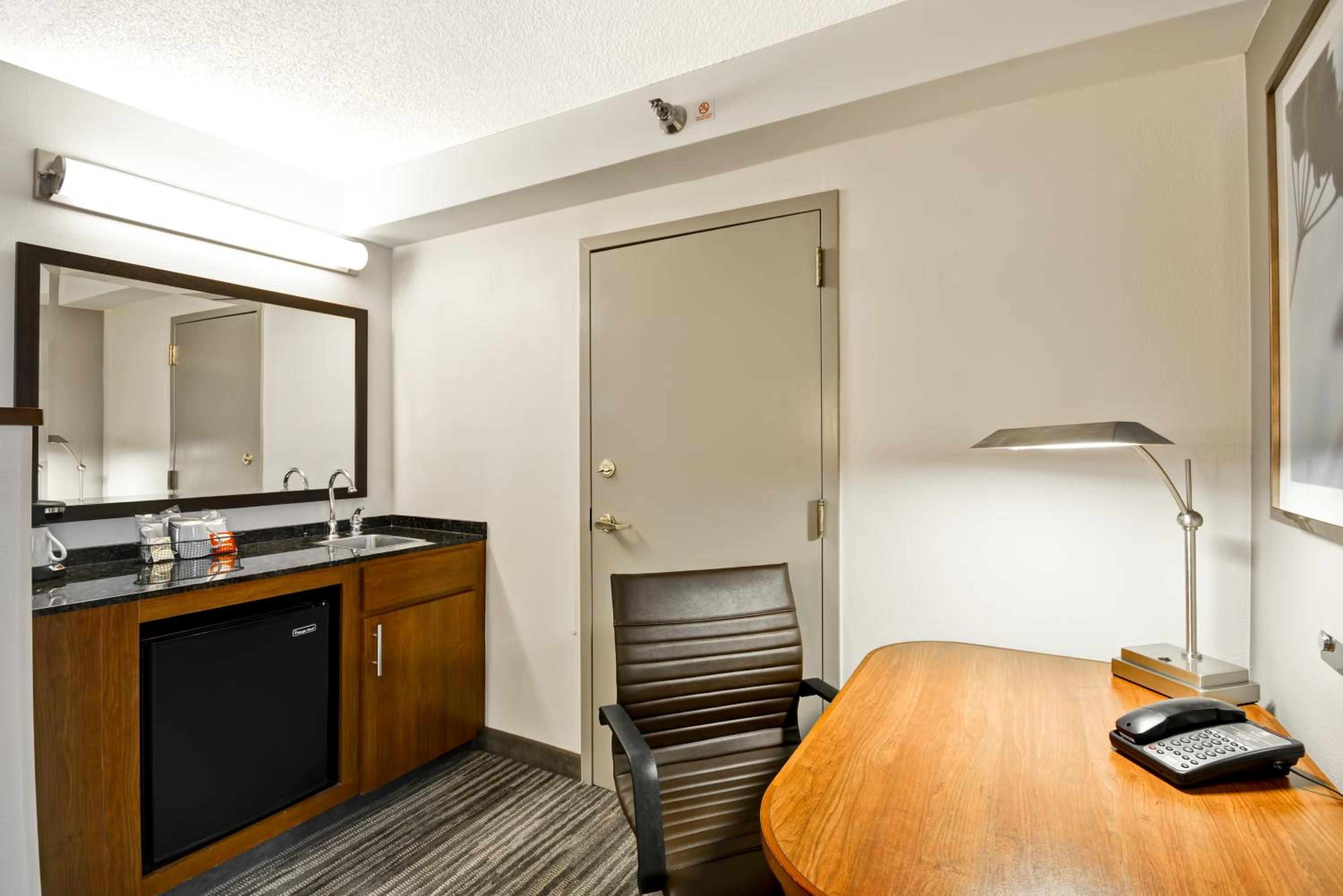 Double Room with Two Double Beds and Sofa Bed - Photo 10