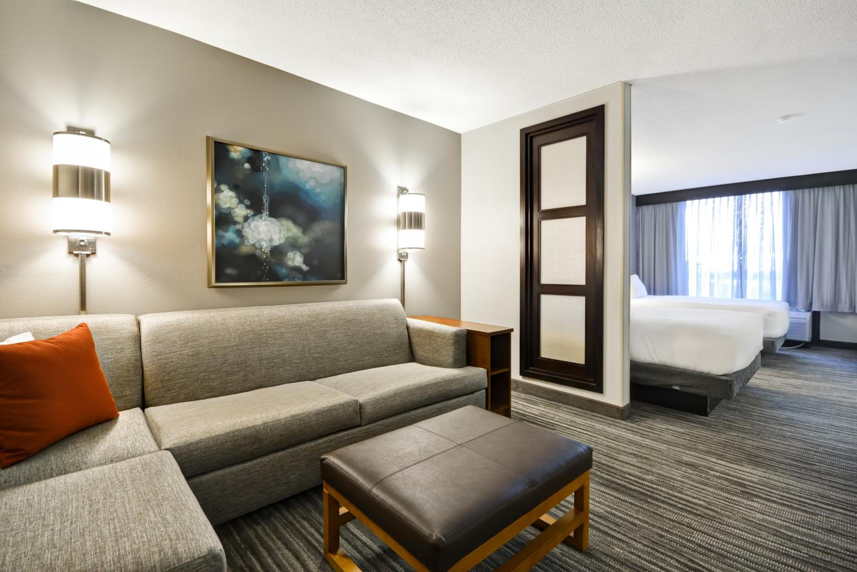 King Room with Sofa Bed - Photo 2