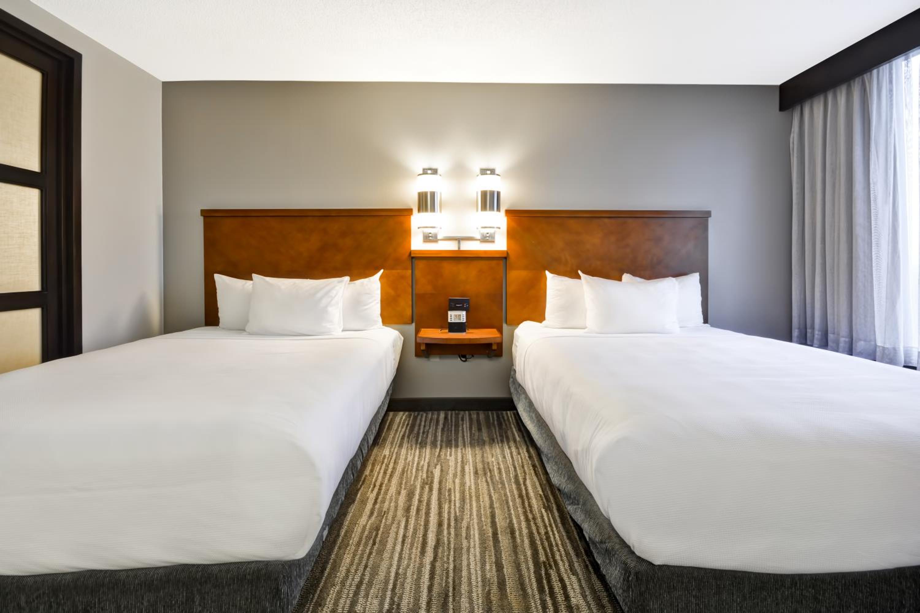 Double Room with Two Double Beds and Sofa Bed - Photo 9