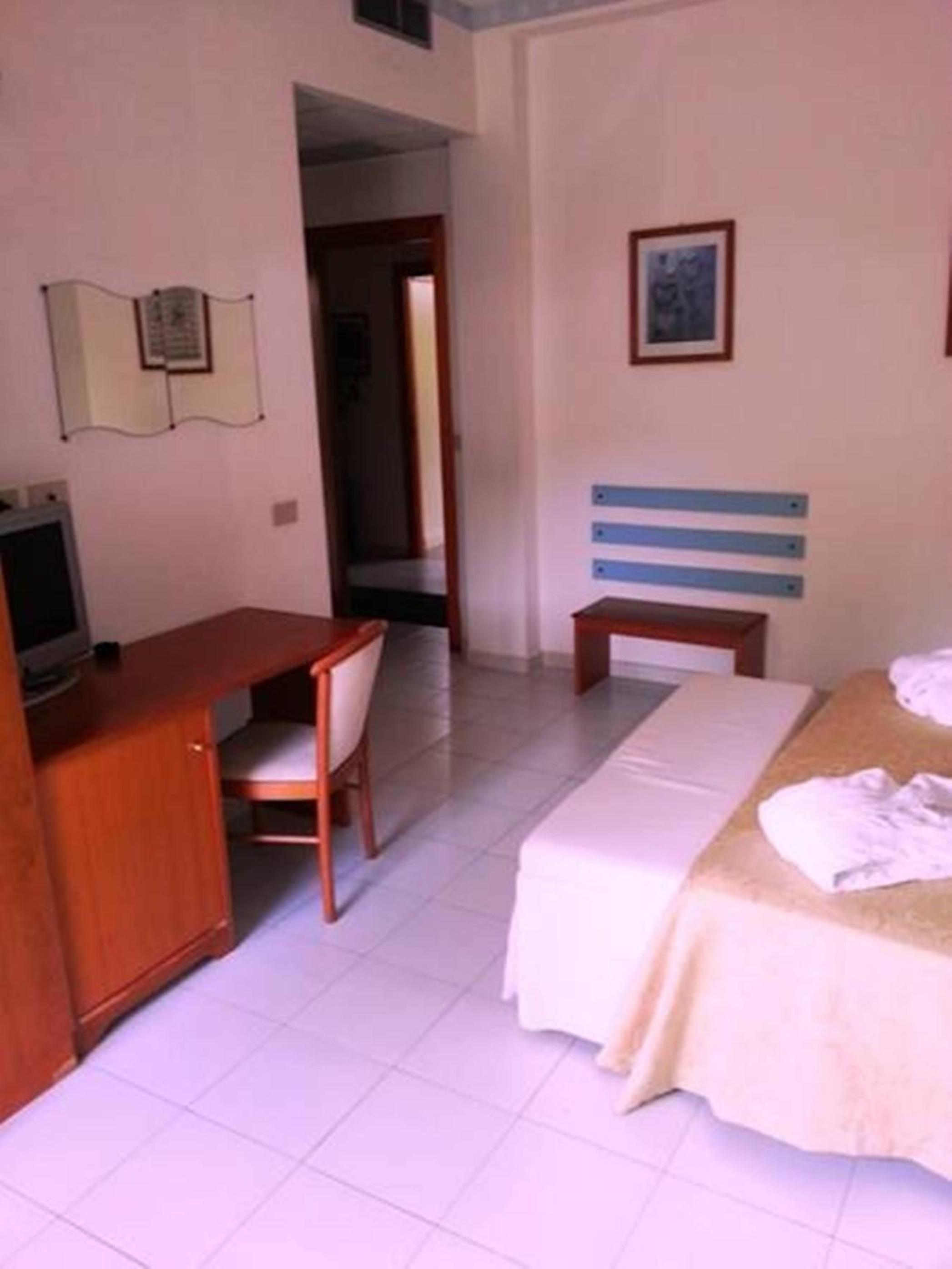 Standard Double Room - Photo 3