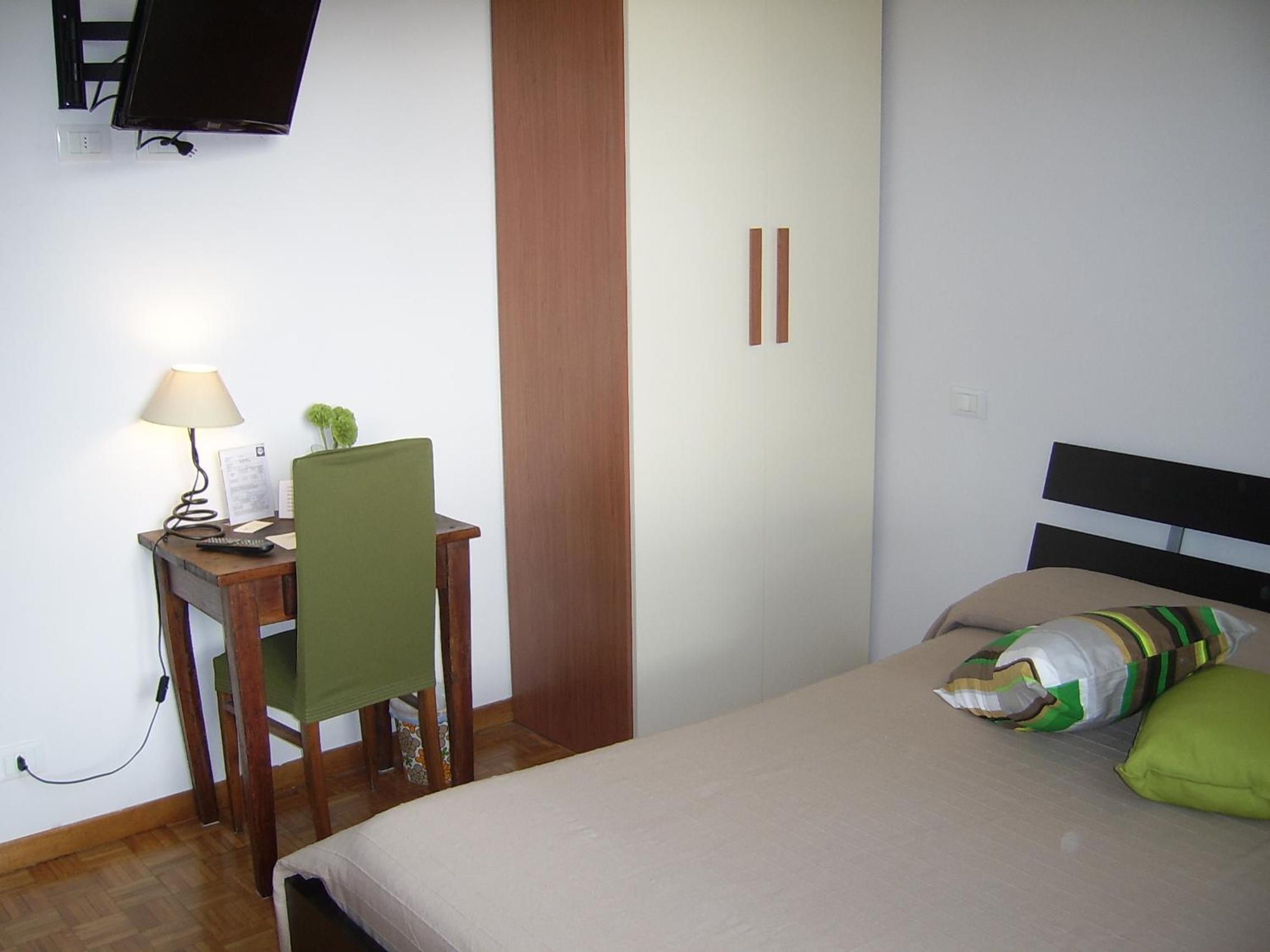 Double Room with Private Bathroom - Photo 7