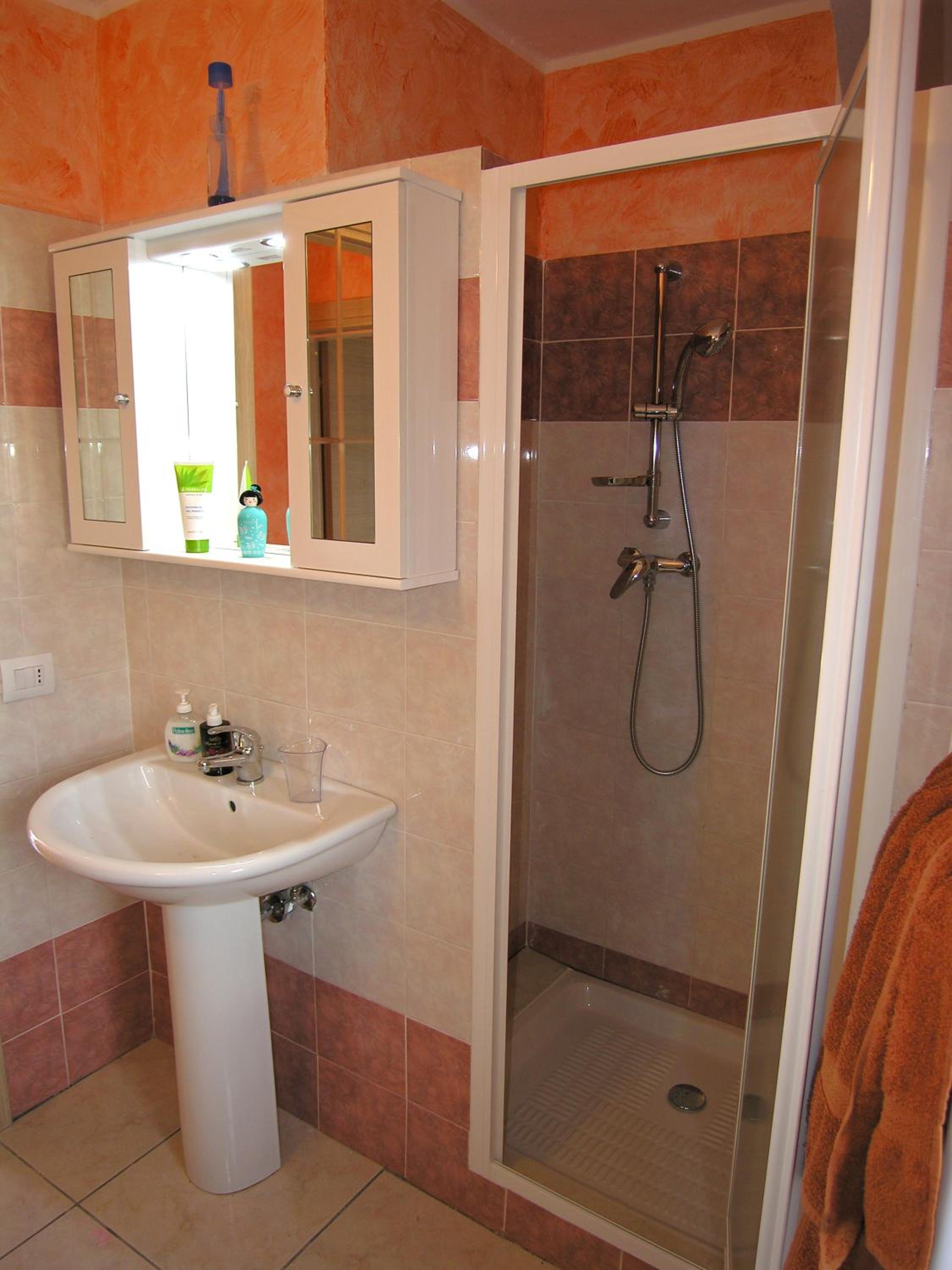 Apartment with Lake View - Photo 27