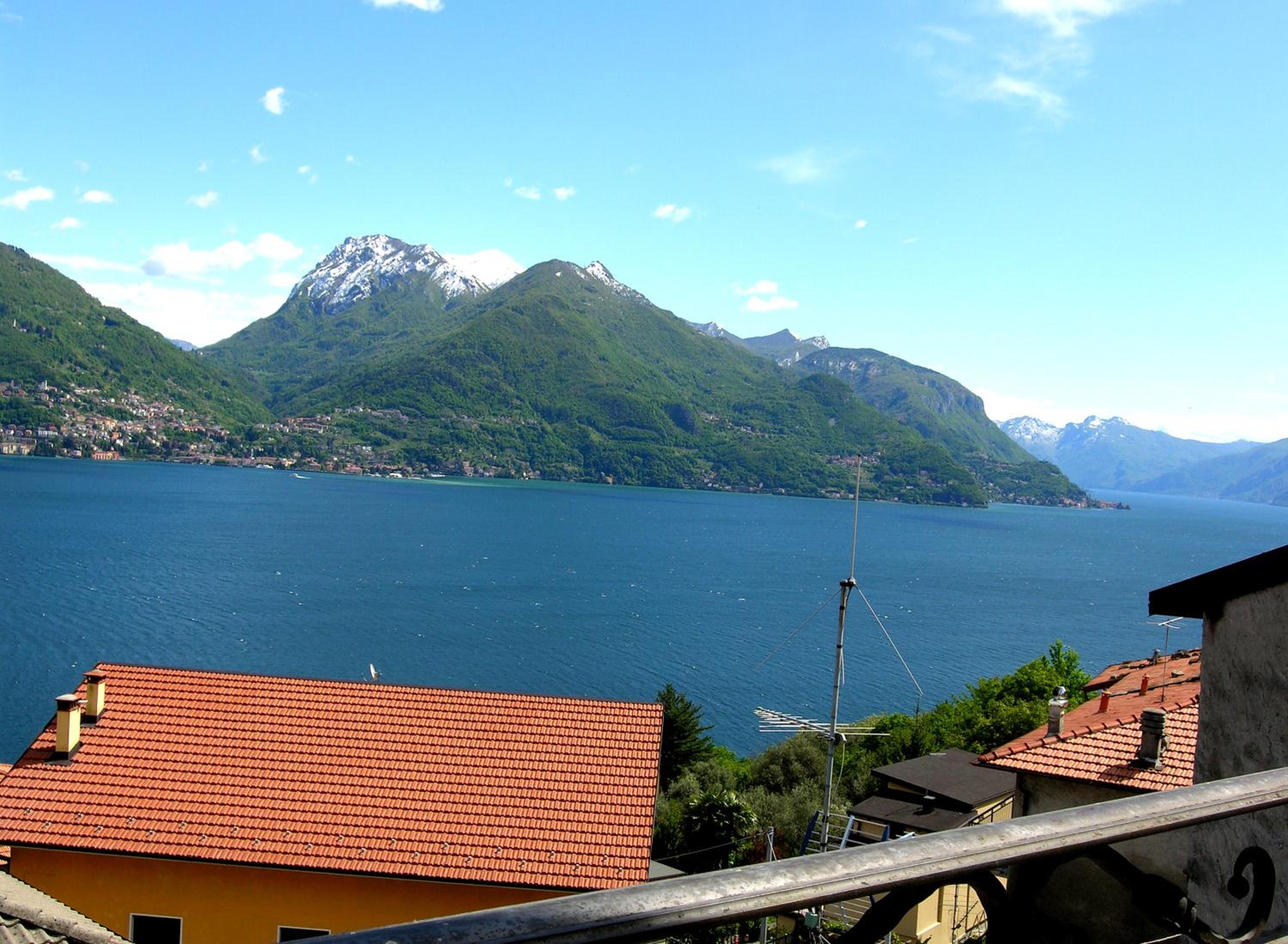 Apartment with Lake View - Photo 25