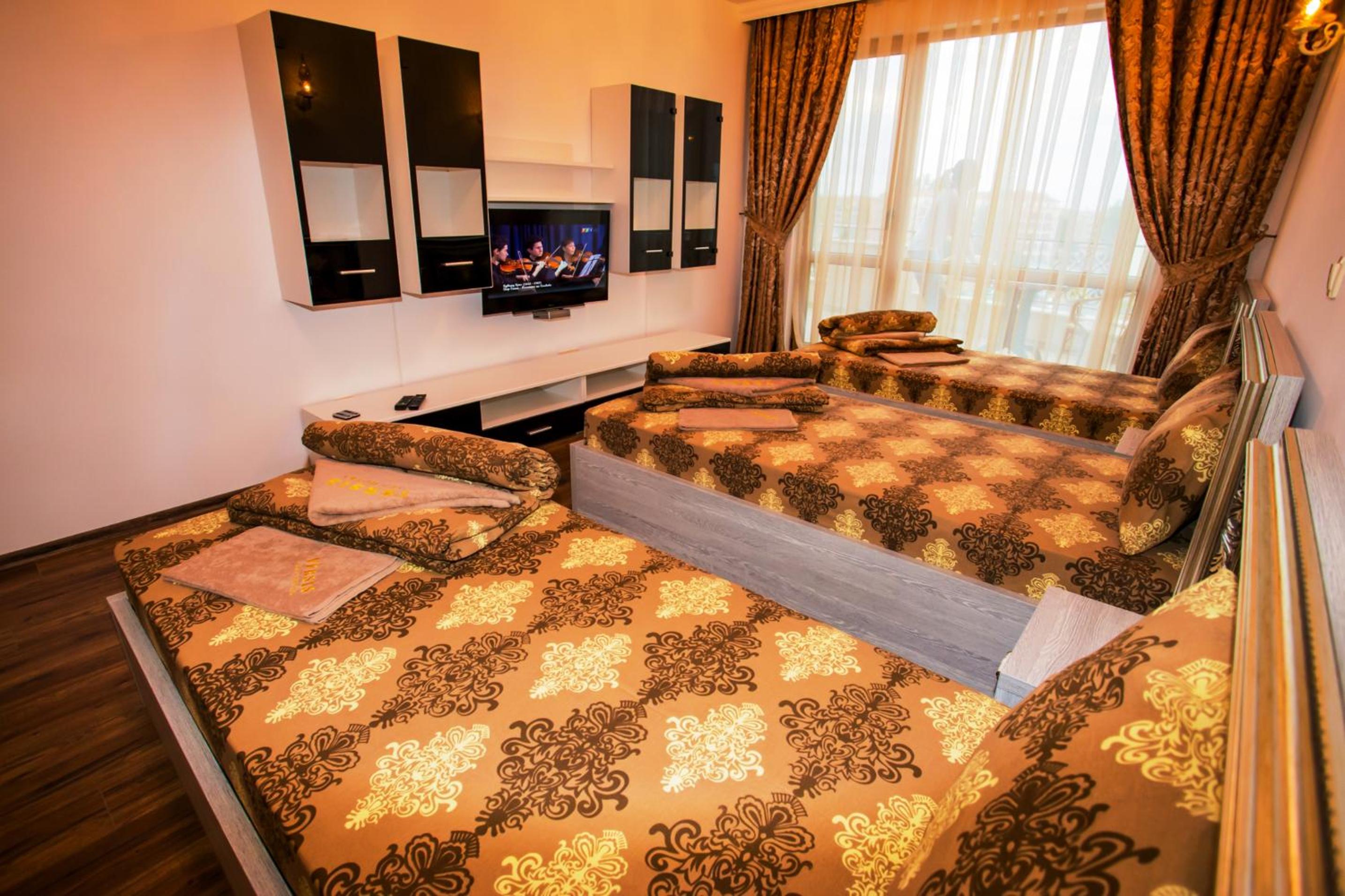 One-Bedroom Apartment with Balcony (5 Adults) photo 3