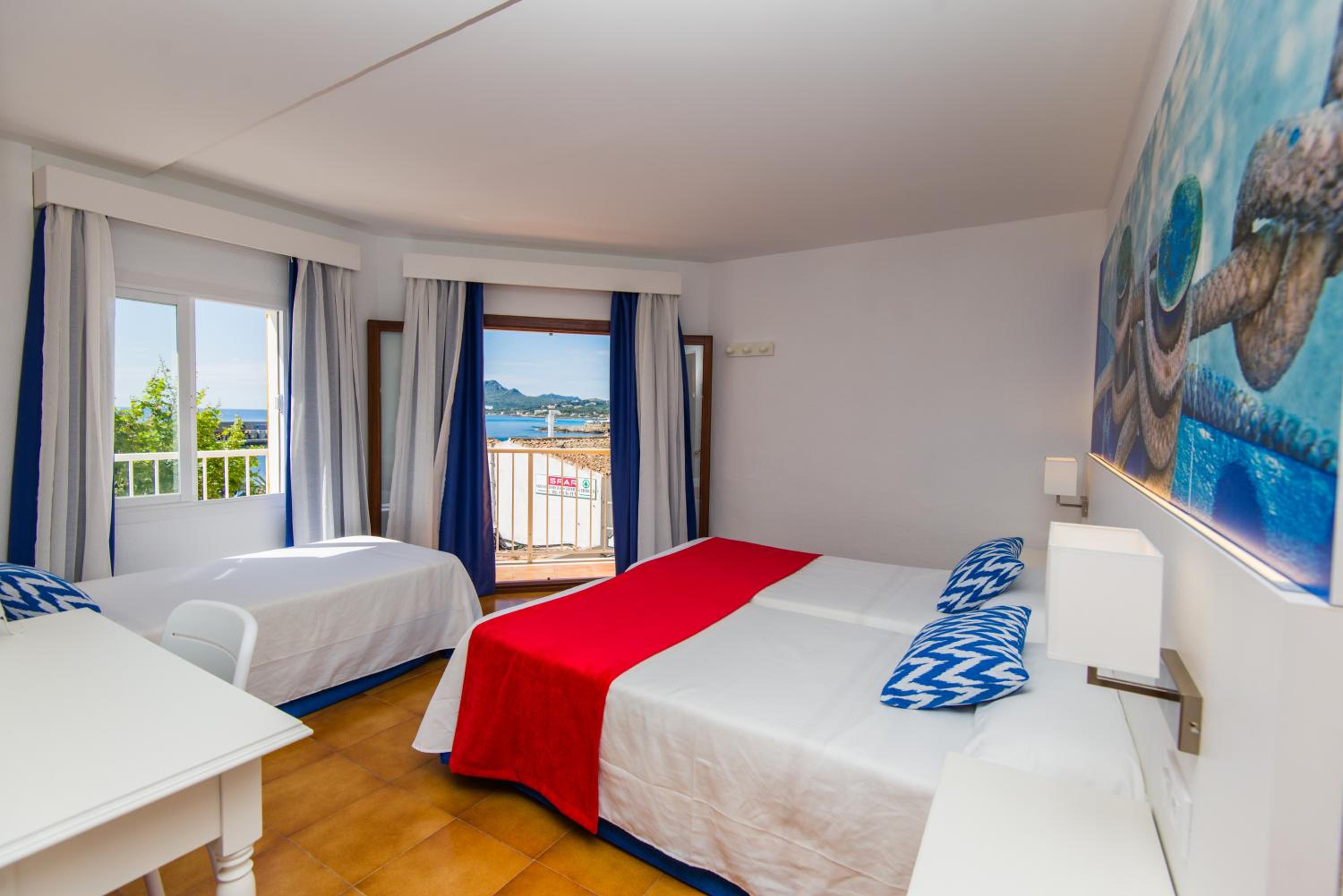 Triple Room with Sea View photo 2