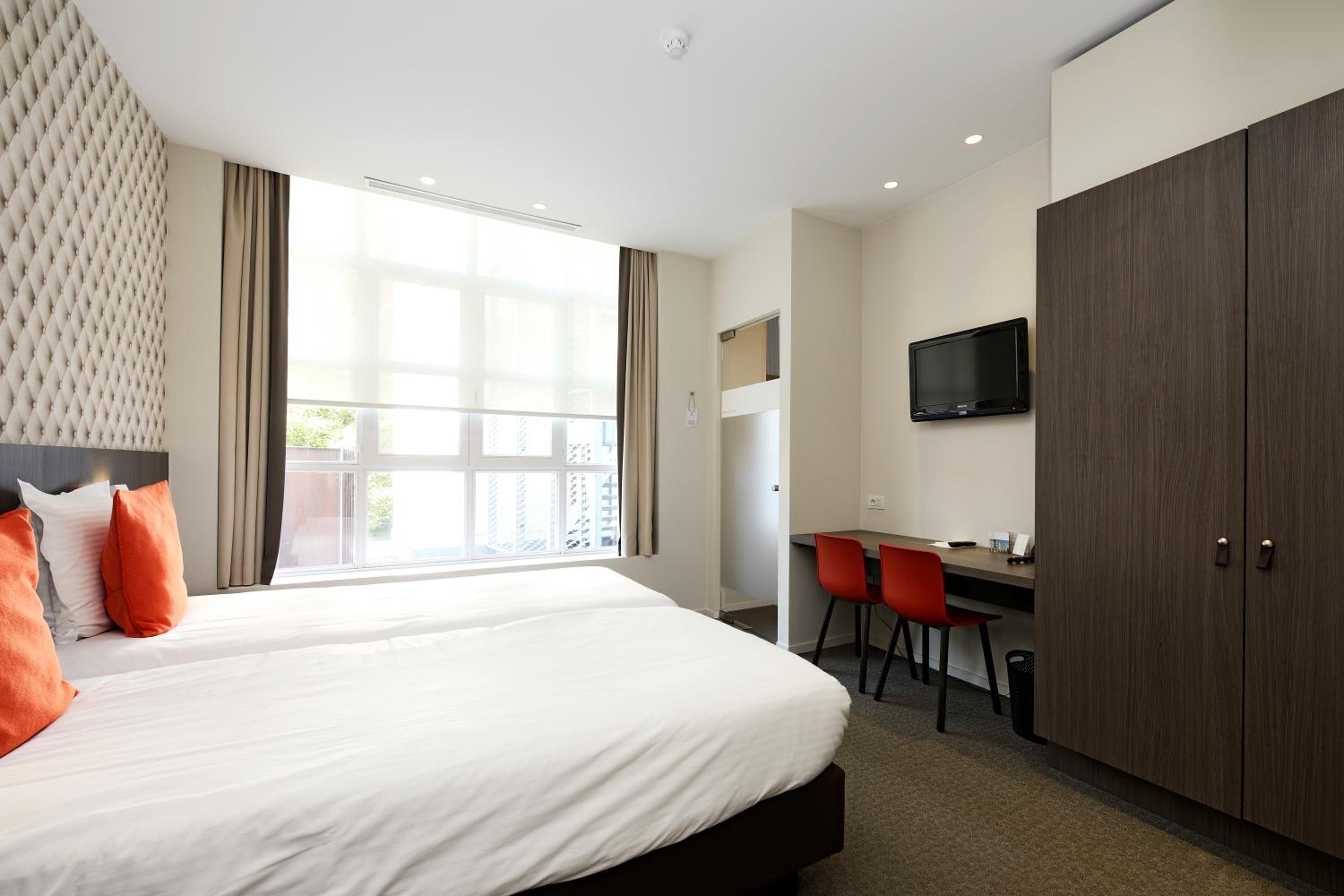 Twin Room - Photo 2
