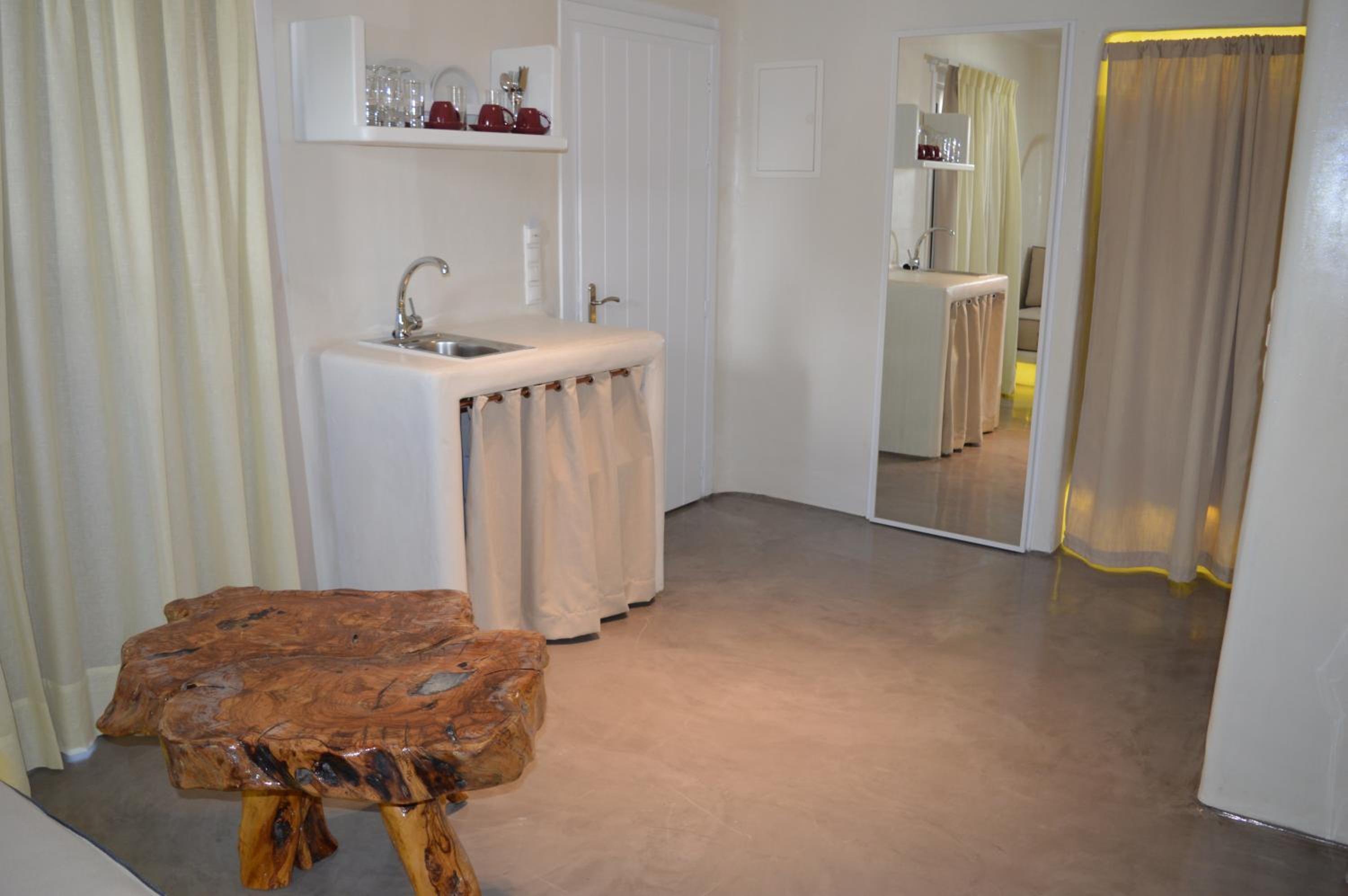 Sea View Suite with Balcony photo 3