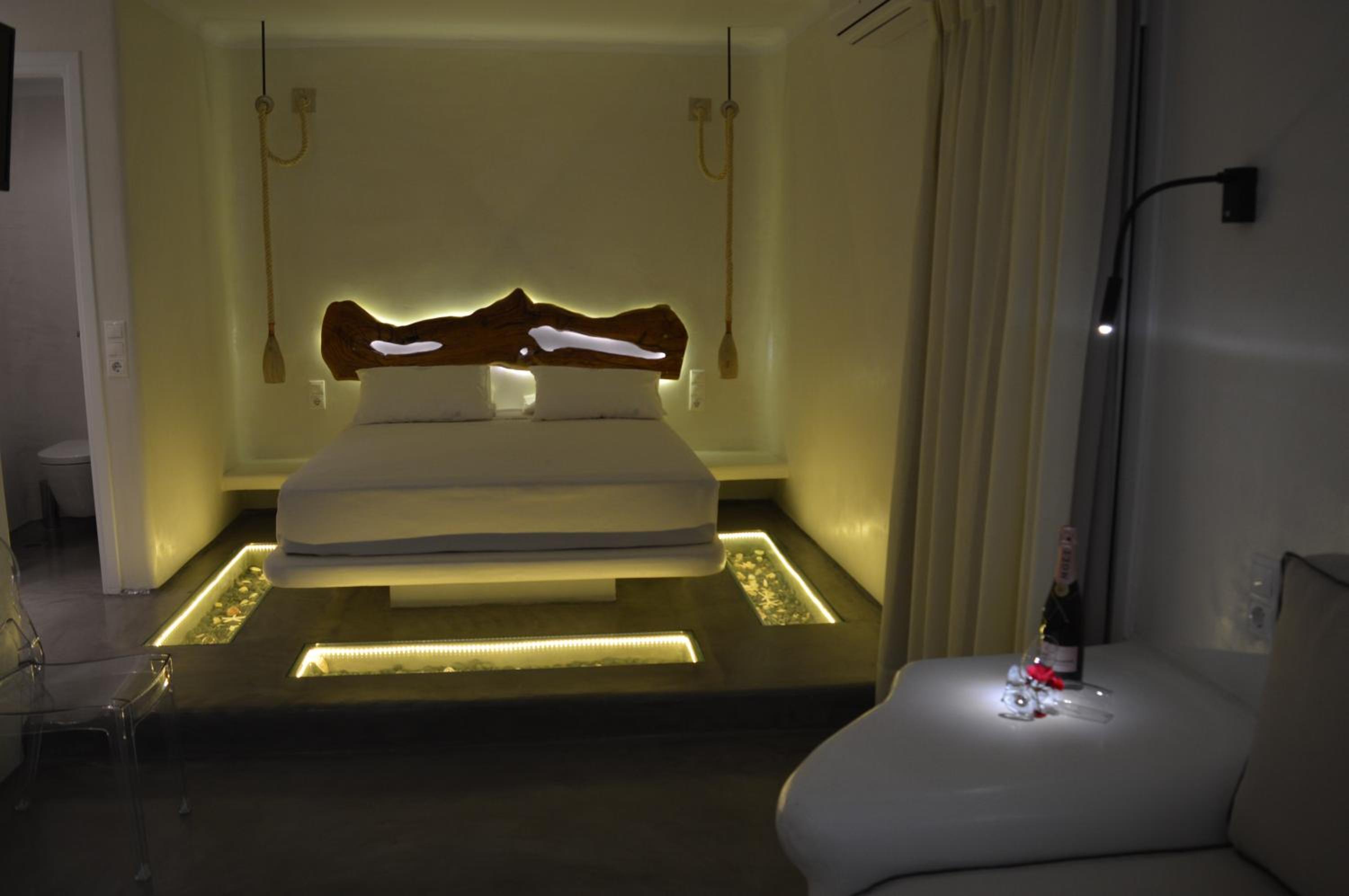 Sea View Suite with Balcony photo 2