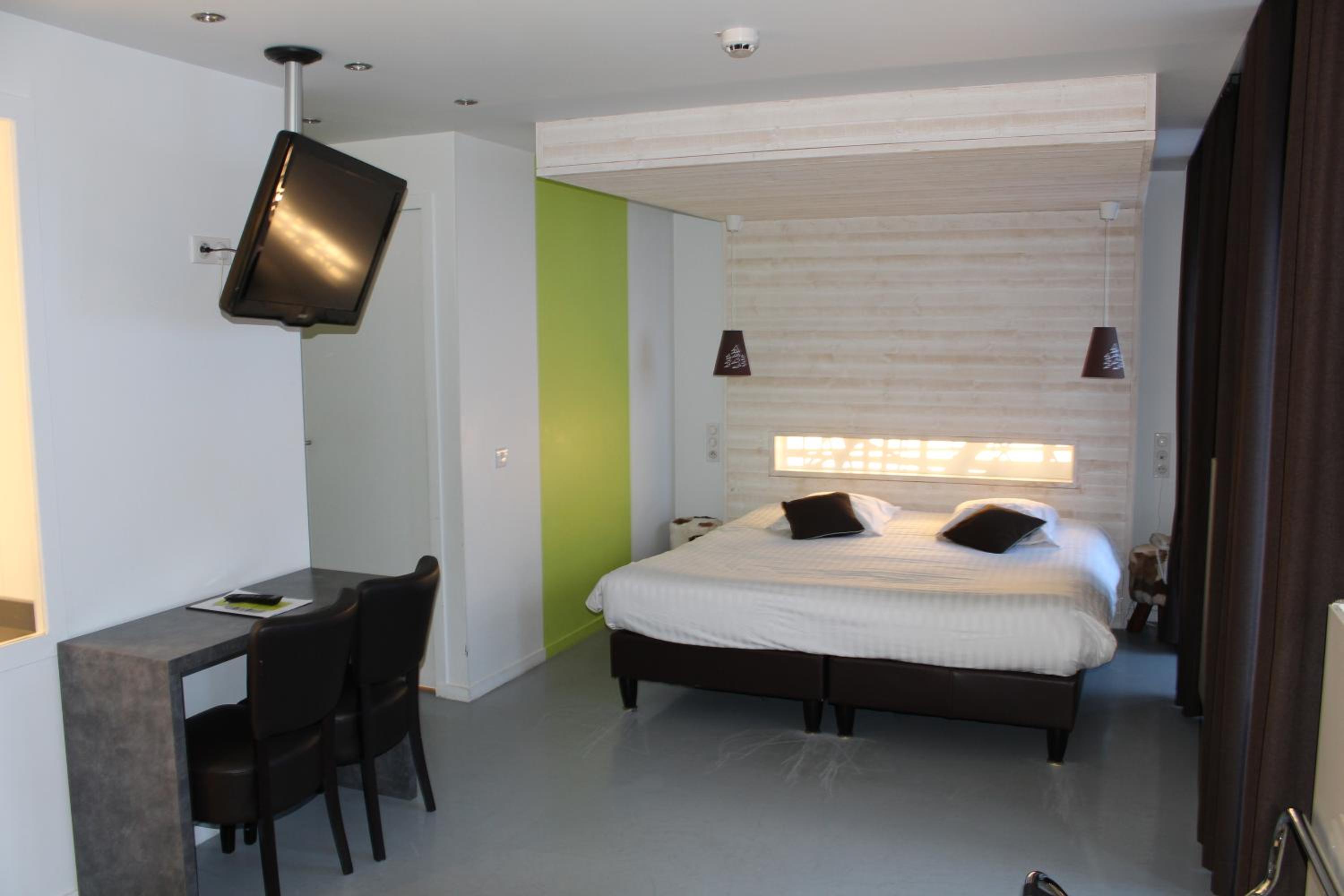 Quadruple Room with view on Sancy - Photo 2