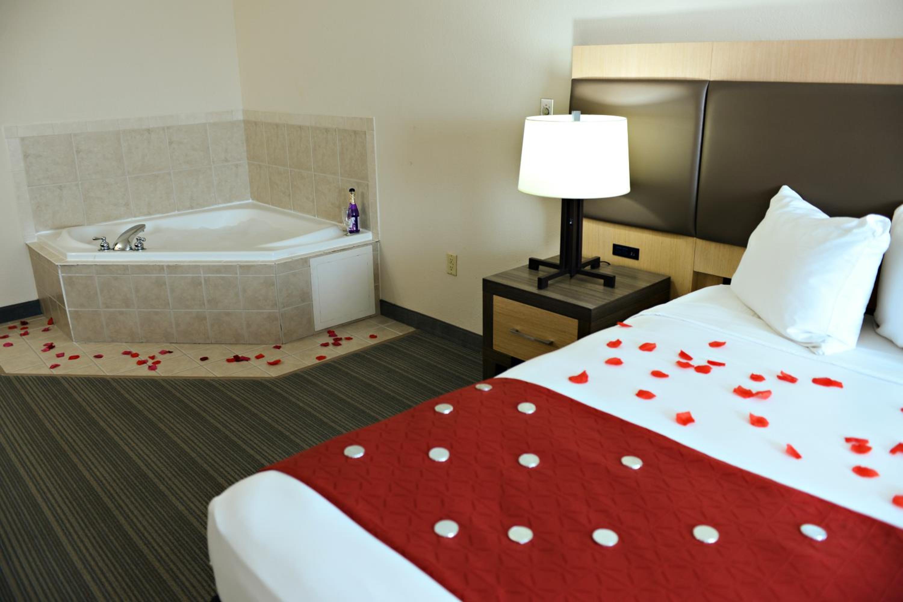 King Suite with Spa Bath photo 3